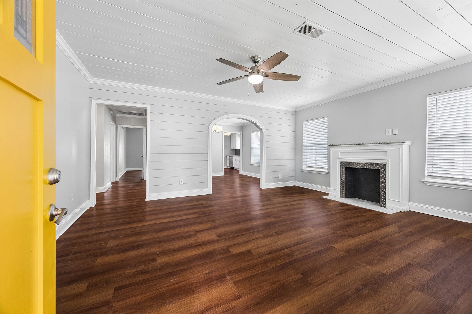 5526 Truett Street, Houston, TX 77023 Living Room