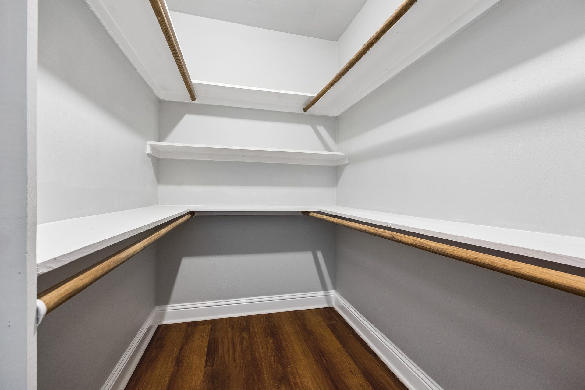 5526 Truett Street, Houston, TX 77023 Primary bedroom walk-in closet.