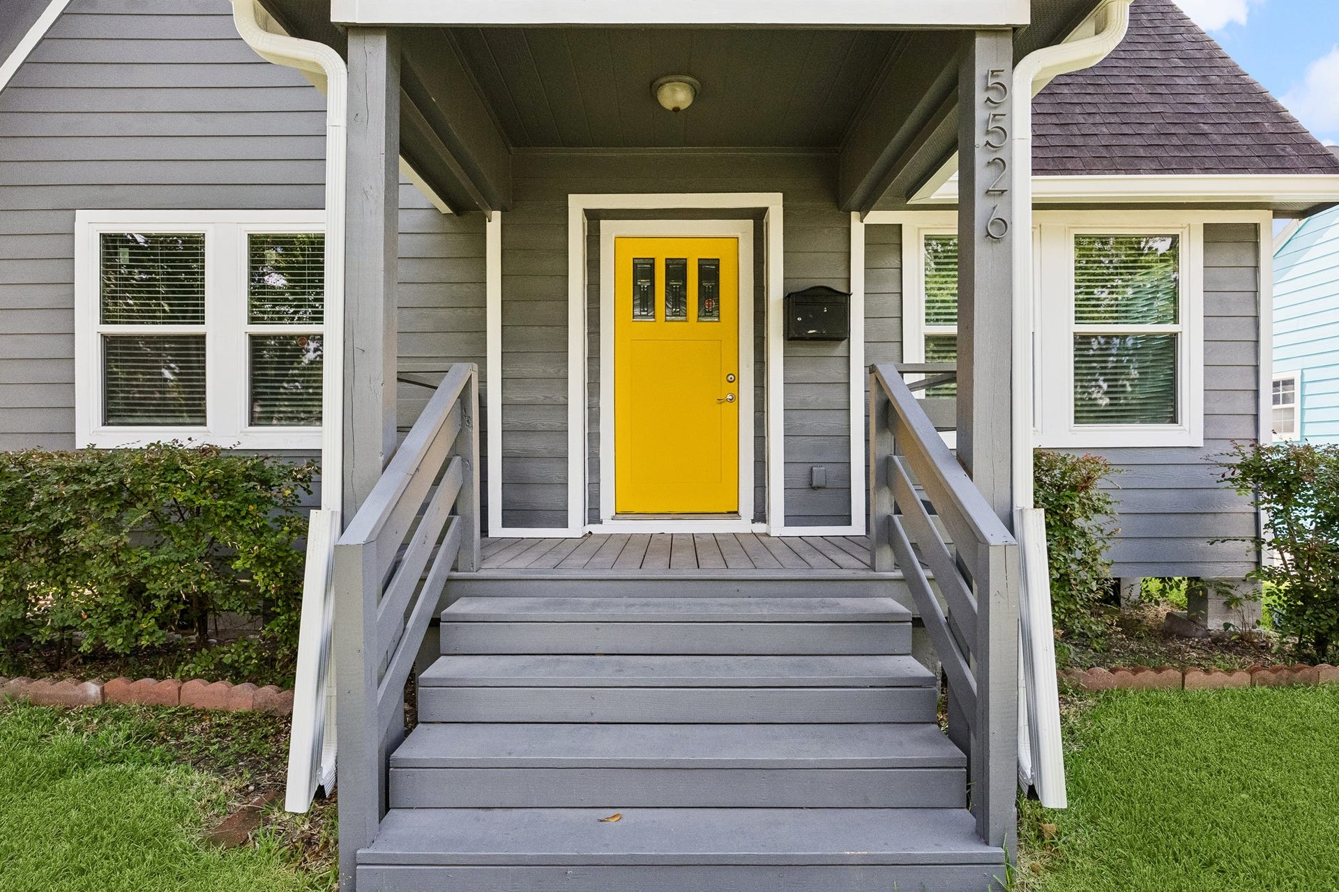 5526 Truett Street, Houston, TX 77023 Inviting Front Porch