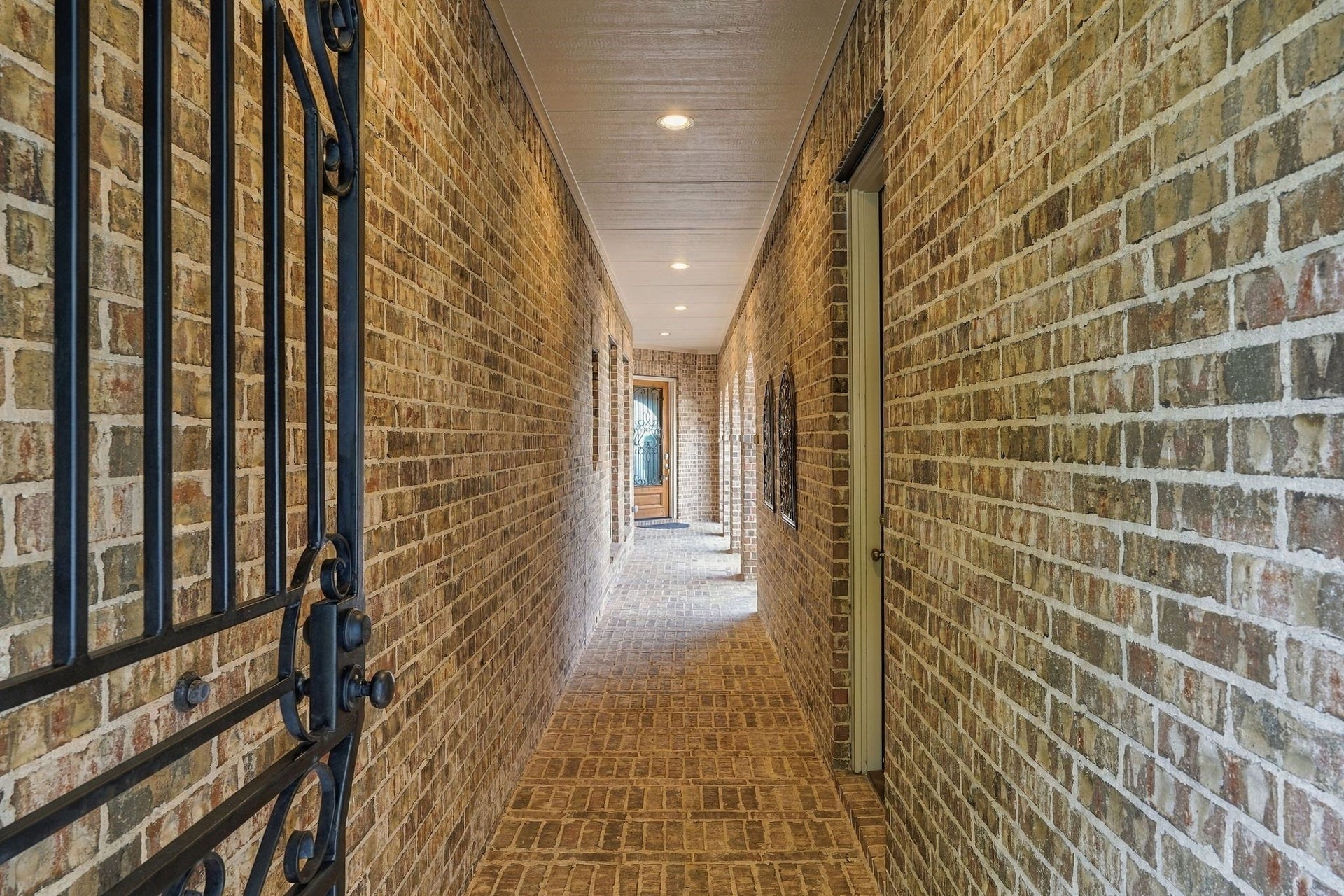 51 Woodglade Way, The Woodlands, TX 77375 The door to the right is the entrance to the private guest casita.