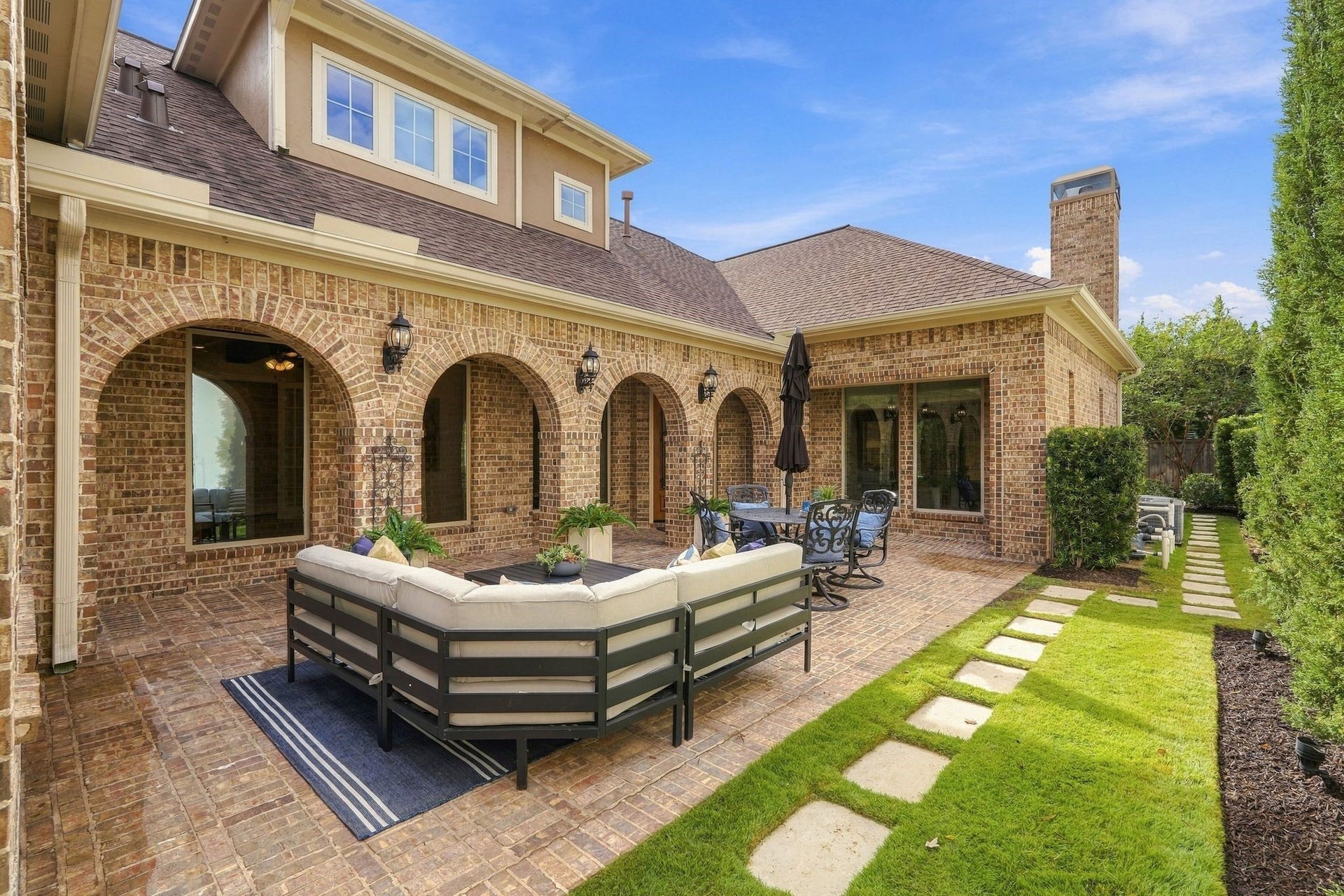 51 Woodglade Way, The Woodlands, TX 77375 Elegant arched openings add architectural character to the private courtyard