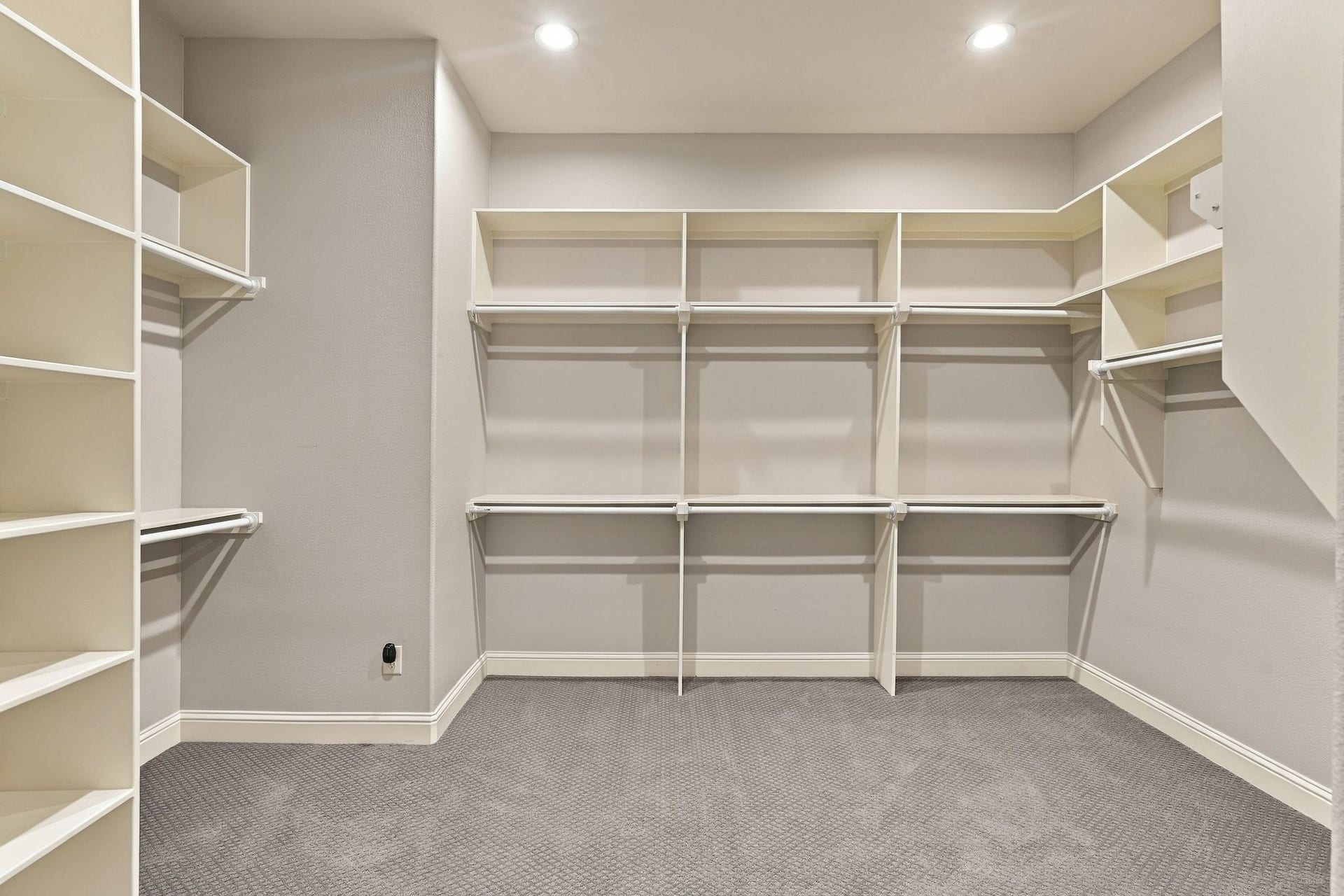 51 Woodglade Way, The Woodlands, TX 77375 DREAM CLOSET!