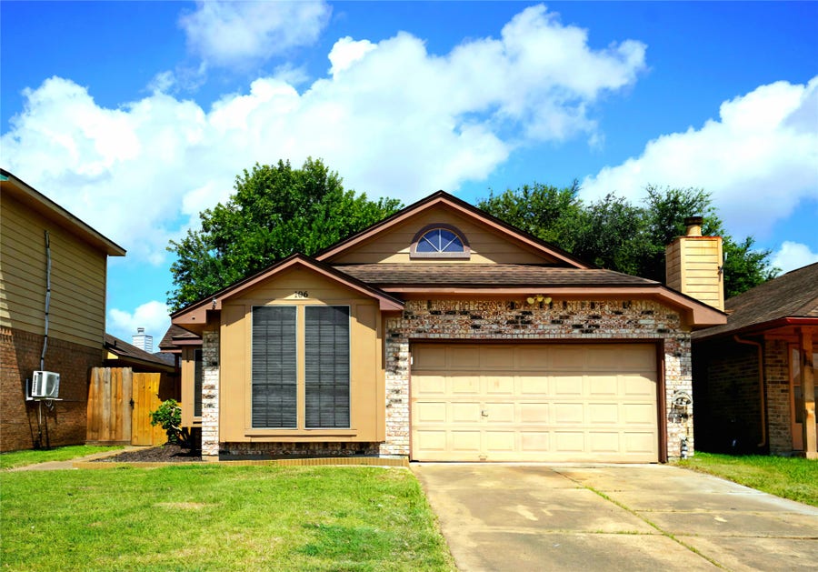 Property photo for 106 Coffee Lane, Lake Jackson, TX