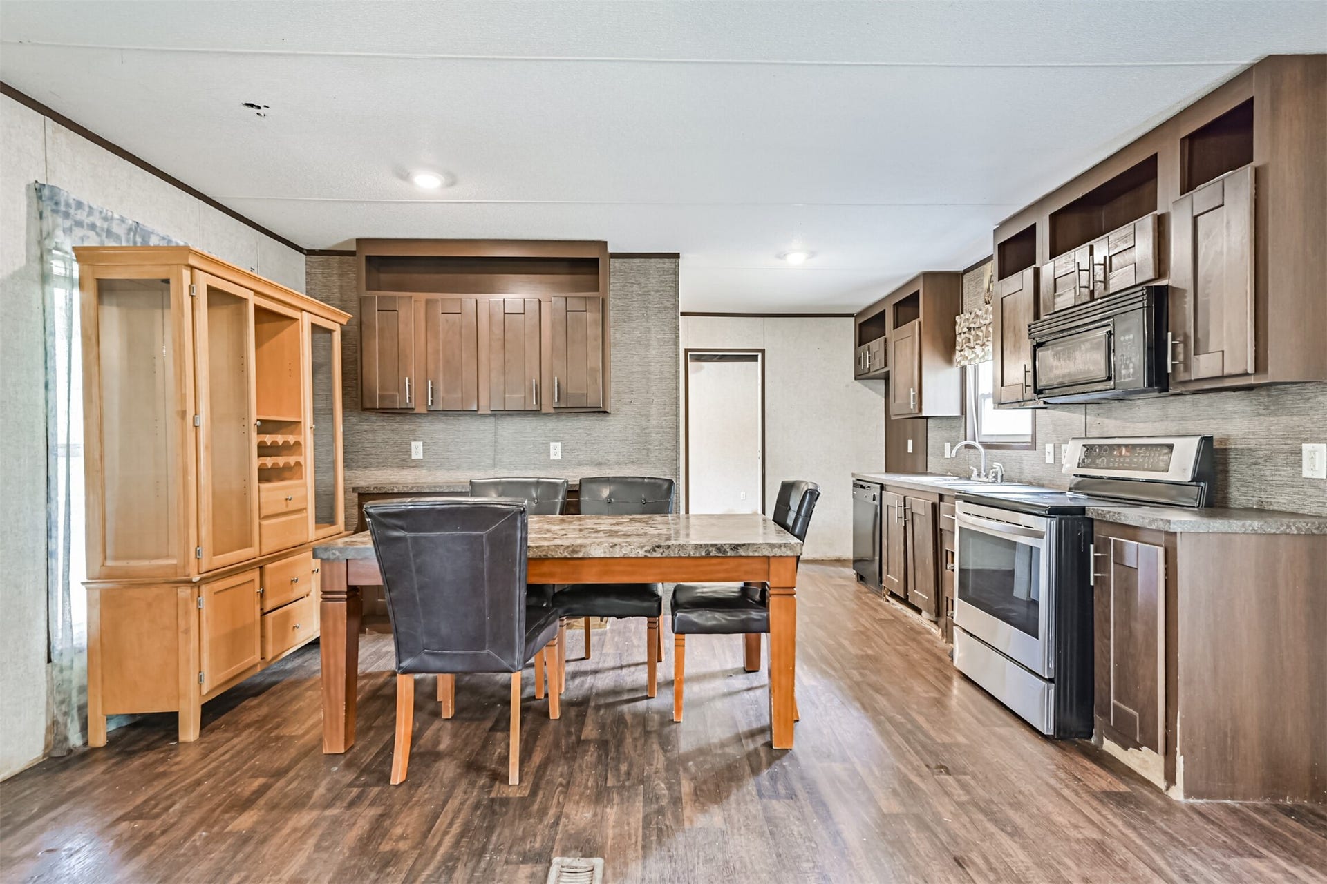 215 Sitka Drive, Holiday Lakes, TX 77515 215 Sitka Drive, Holiday Lakes, TX 77515