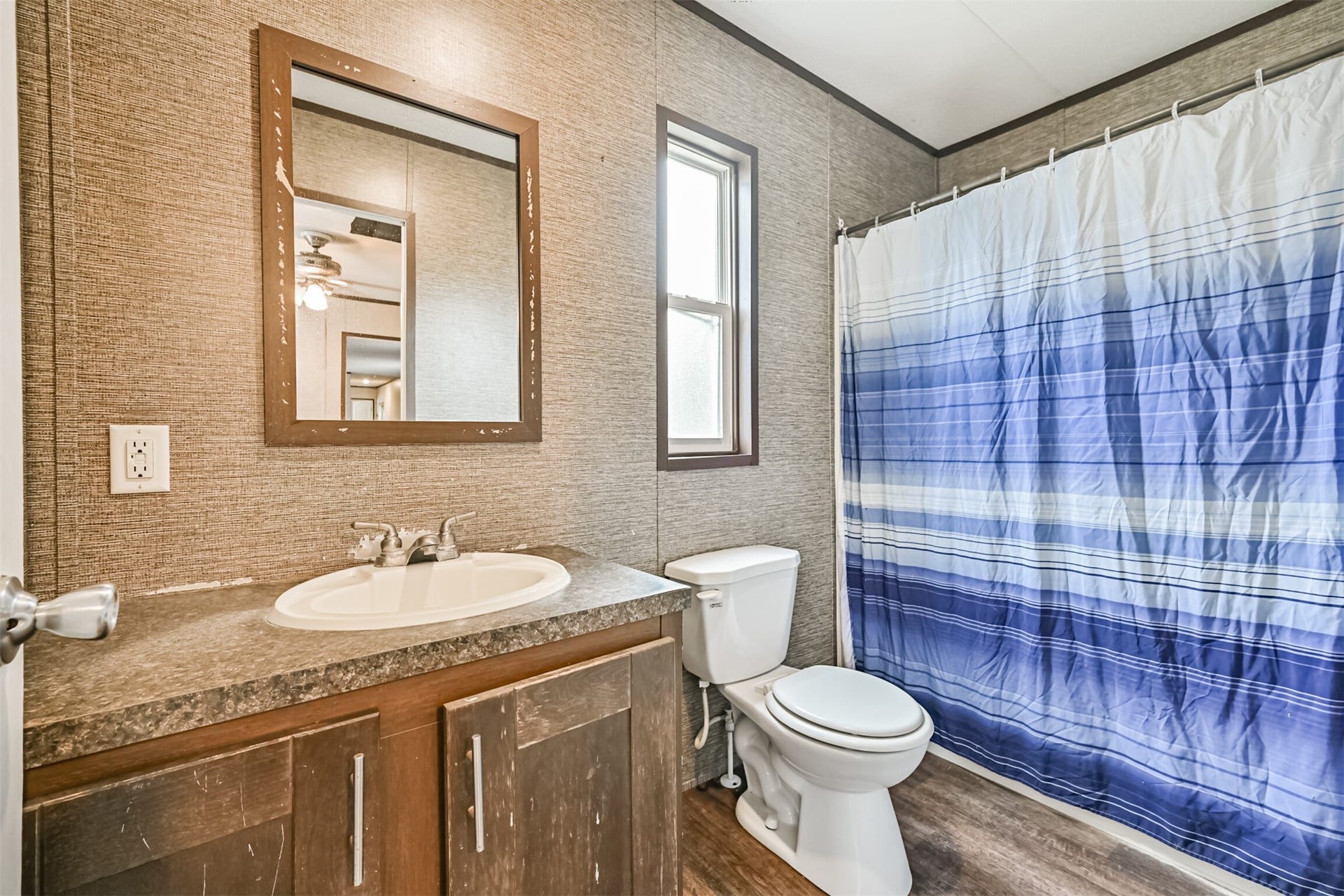 215 Sitka Drive, Holiday Lakes, TX 77515 Primary bath