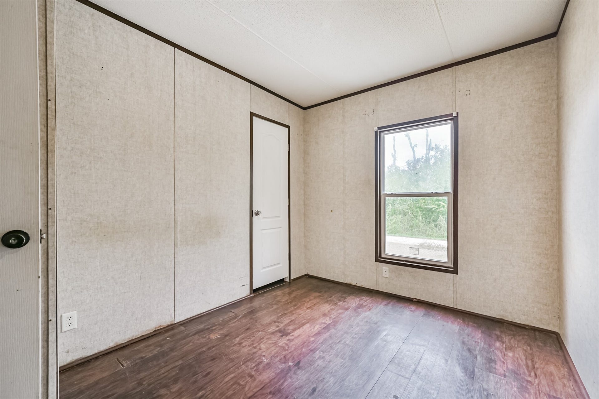 215 Sitka Drive, Holiday Lakes, TX 77515 Secondary bedroom