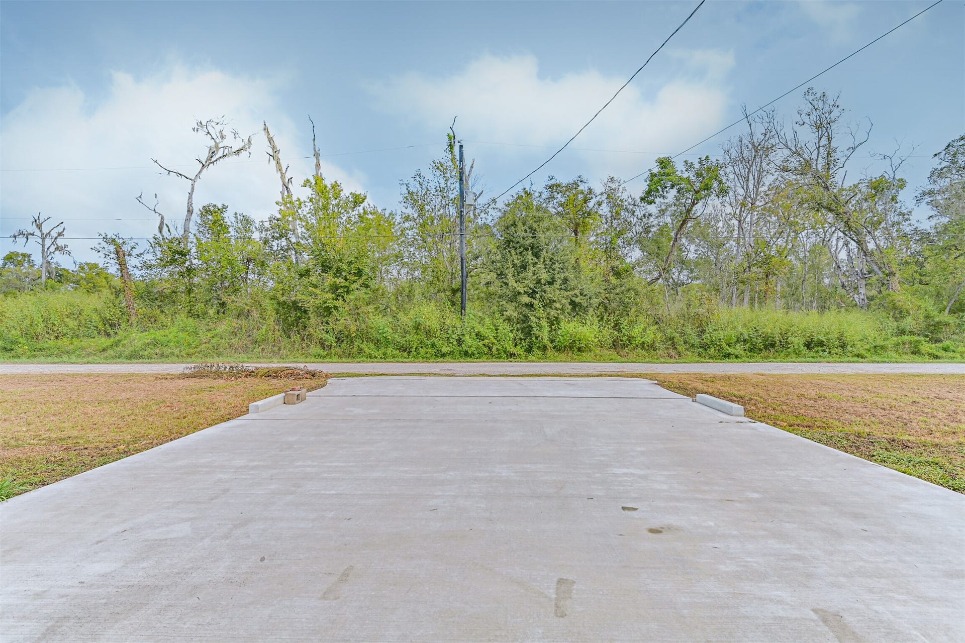 215 Sitka Drive, Holiday Lakes, TX 77515 No front neighbors