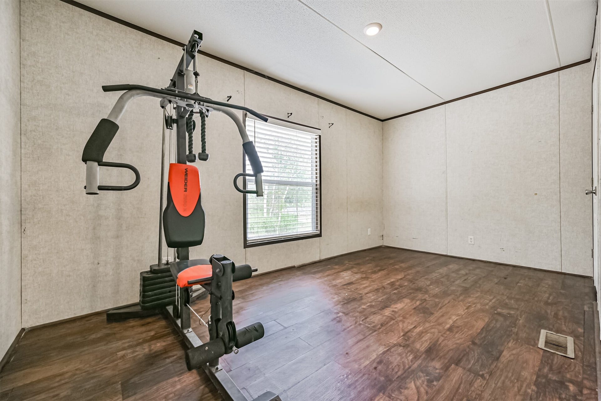 215 Sitka Drive, Holiday Lakes, TX 77515 Secondary bedroom