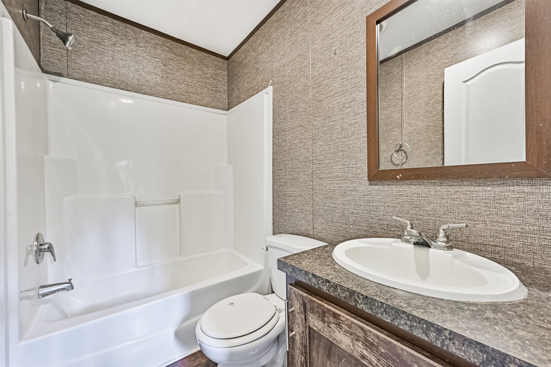 215 Sitka Drive, Holiday Lakes, TX 77515 Guest bath