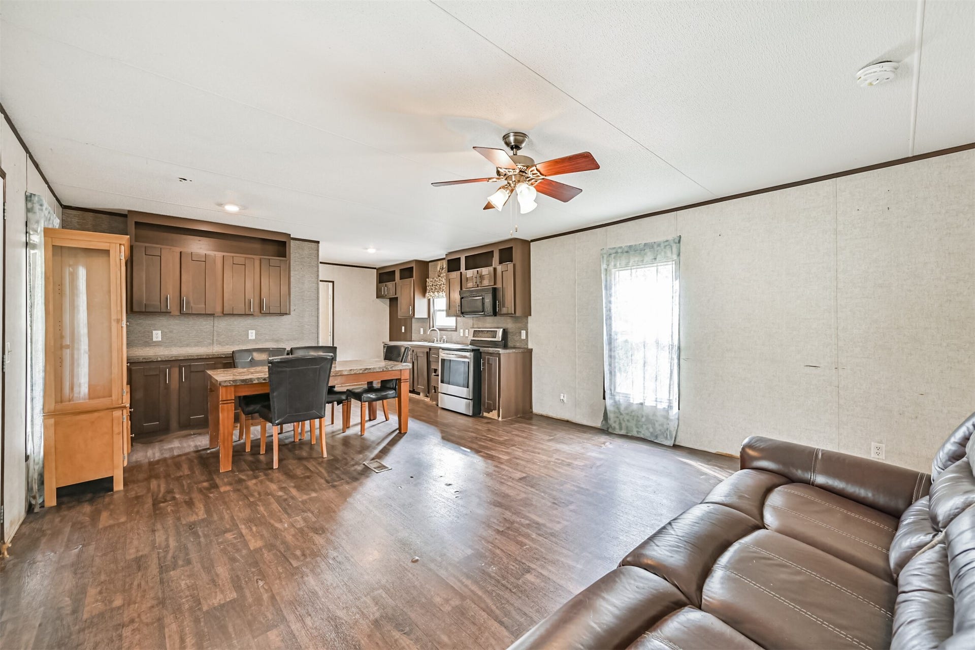 215 Sitka Drive, Holiday Lakes, TX 77515 open concept allows for entertaining guest while cooking