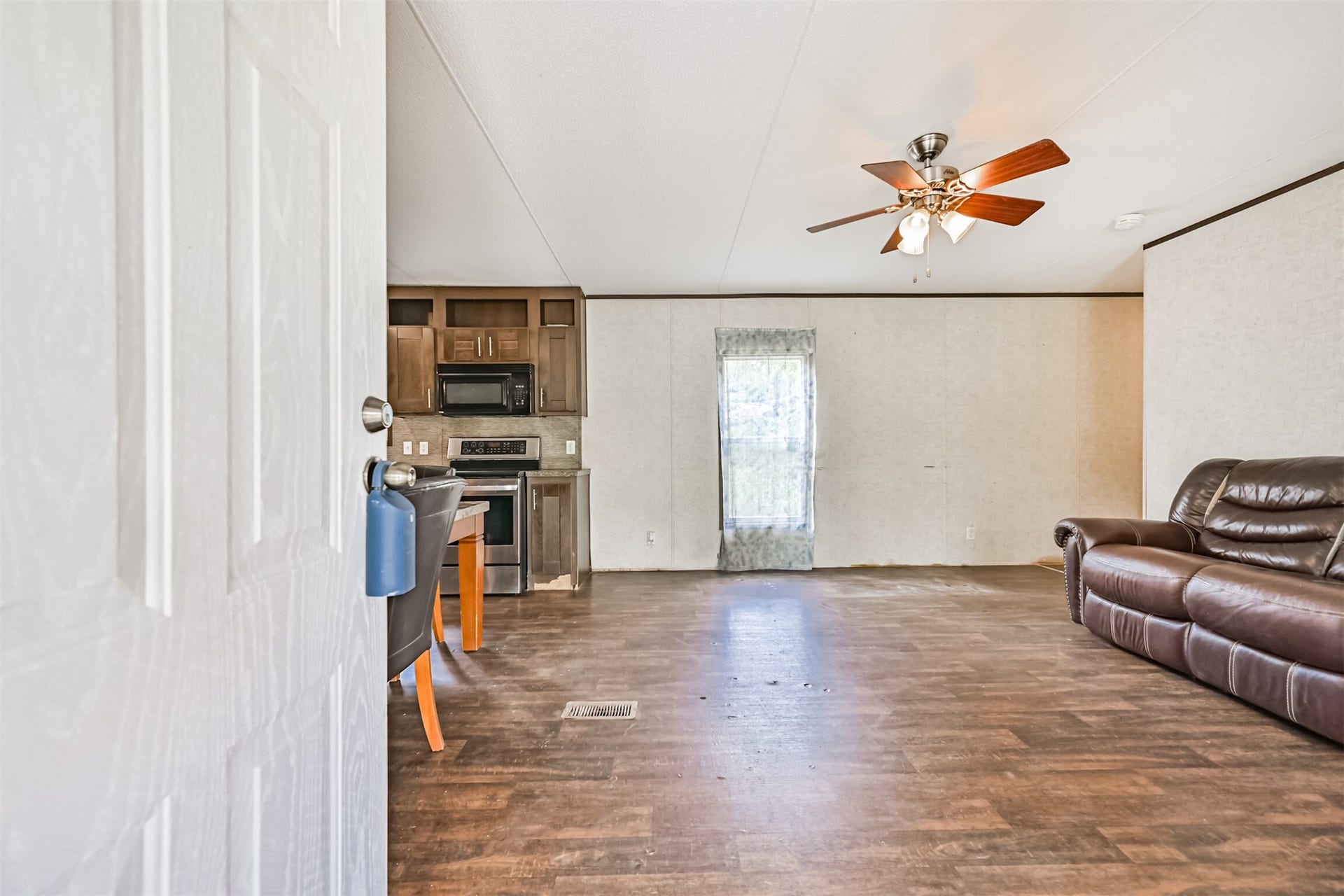 215 Sitka Drive, Holiday Lakes, TX 77515 Welcome home