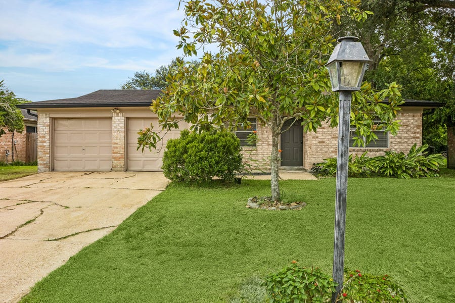 Property photo for 511 Debbie Lane, Alvin, TX