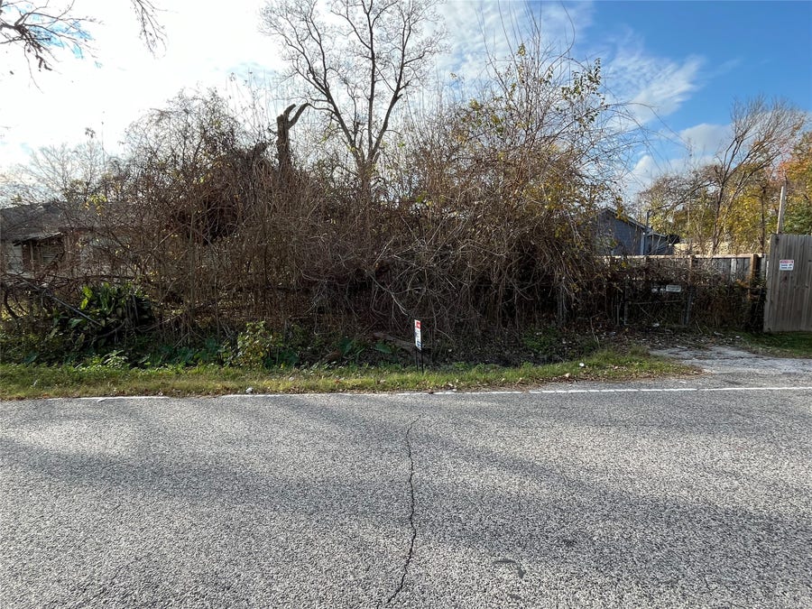 Property photo for 11905 Comet Drive, Houston, TX