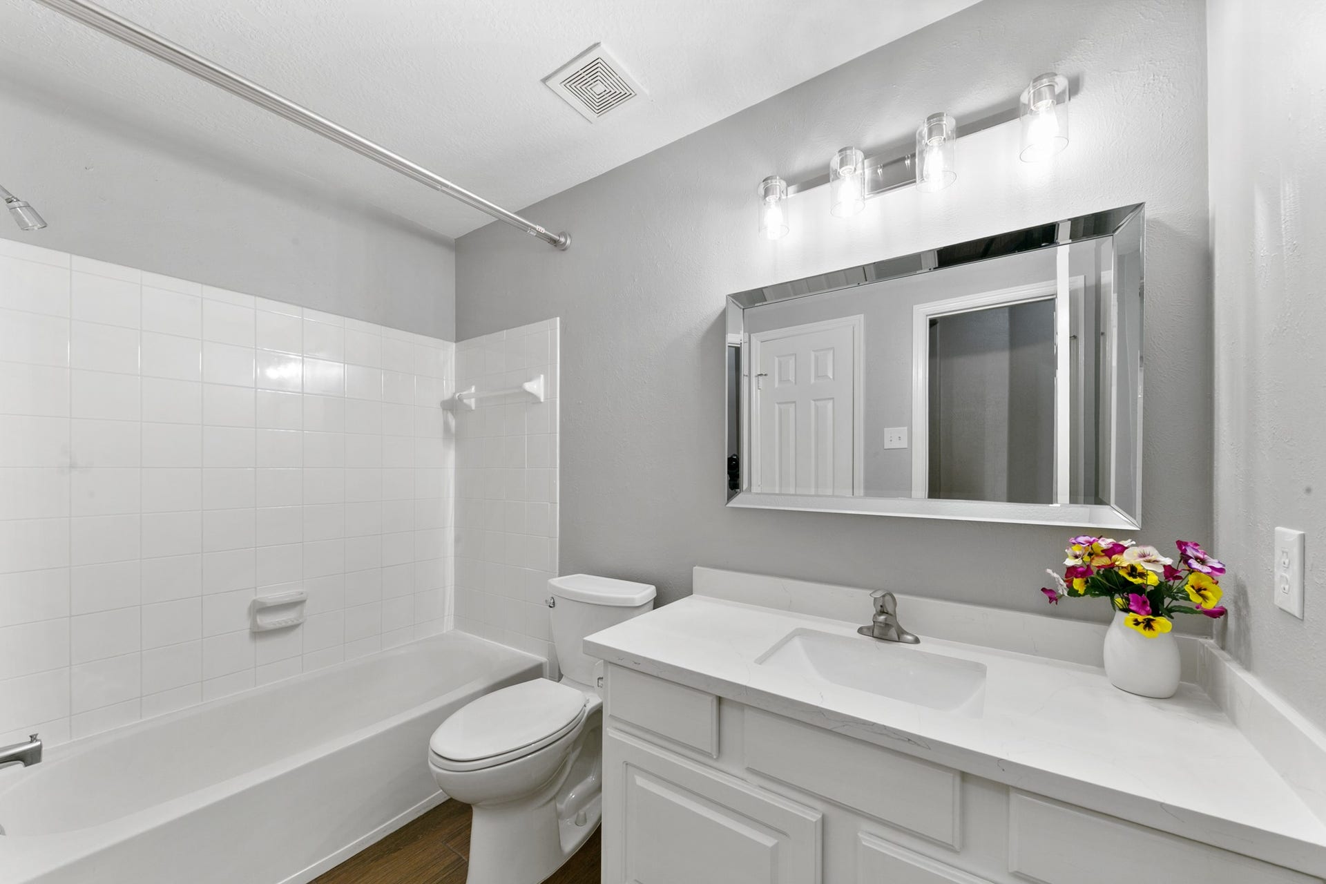 1931 Timber Creek Drive, Missouri City, TX 77459 Secondary bathroom