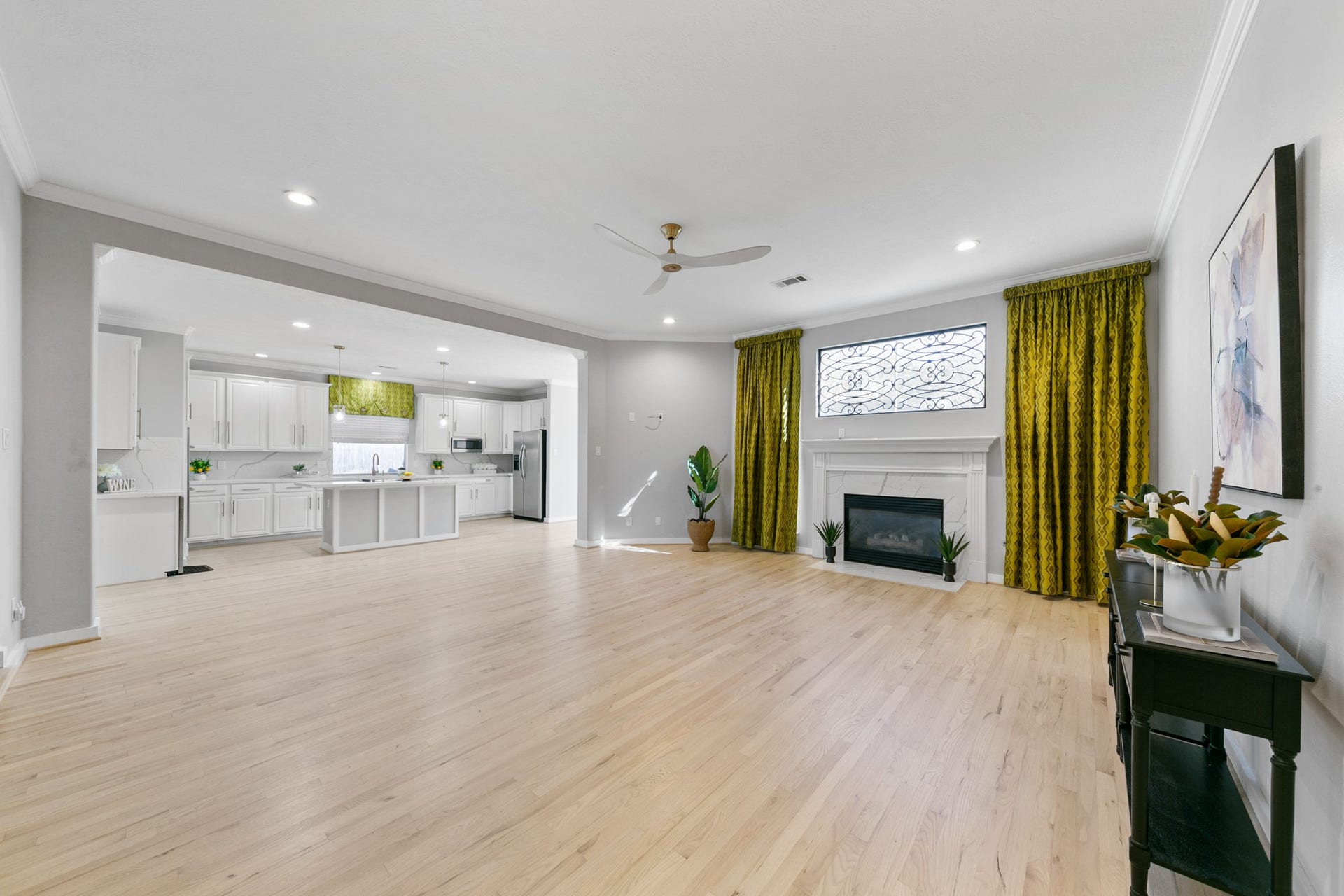 1931 Timber Creek Drive, Missouri City, TX 77459 Large family room.