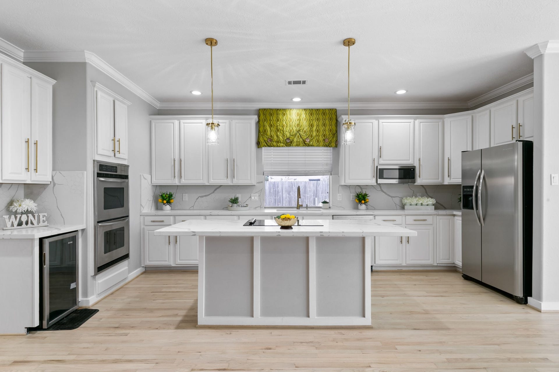 1931 Timber Creek Drive, Missouri City, TX 77459 Beautiful renovated kitchen with Quartz countertops.