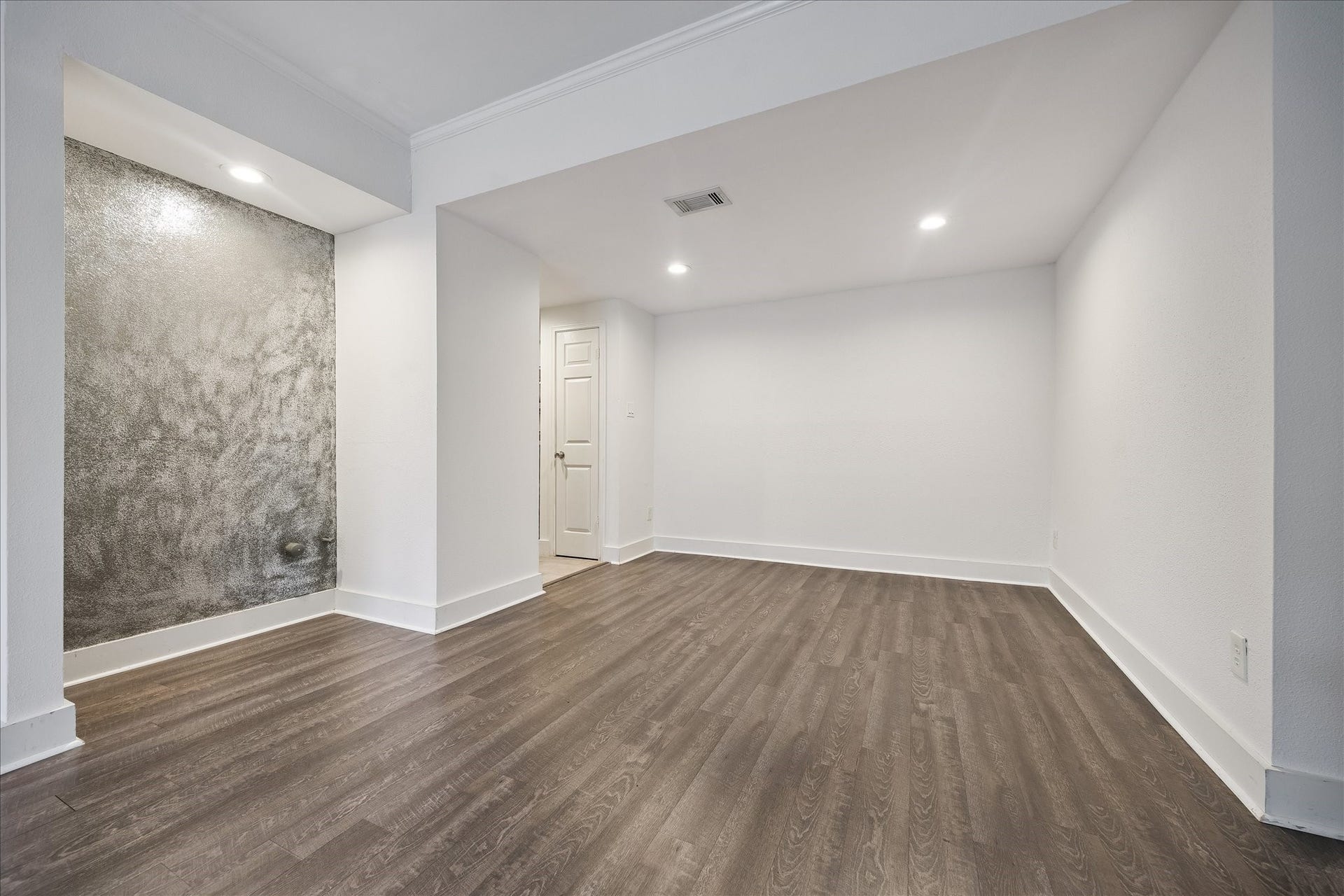 Dining Room area with Designer Wall Accent