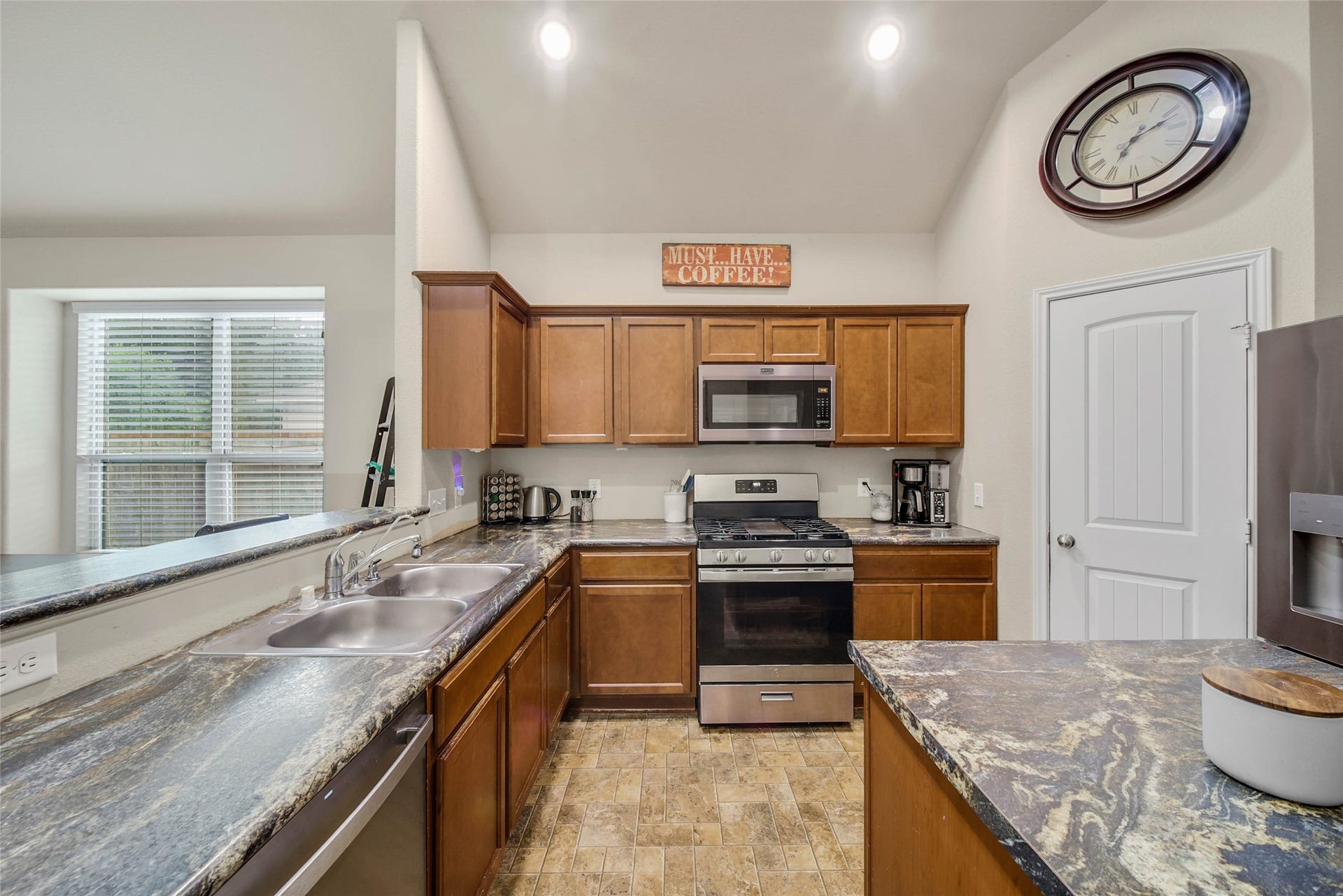 9978 Sterling Place Drive, Conroe, TX 77303 Plenty of Cabinets for Storage!