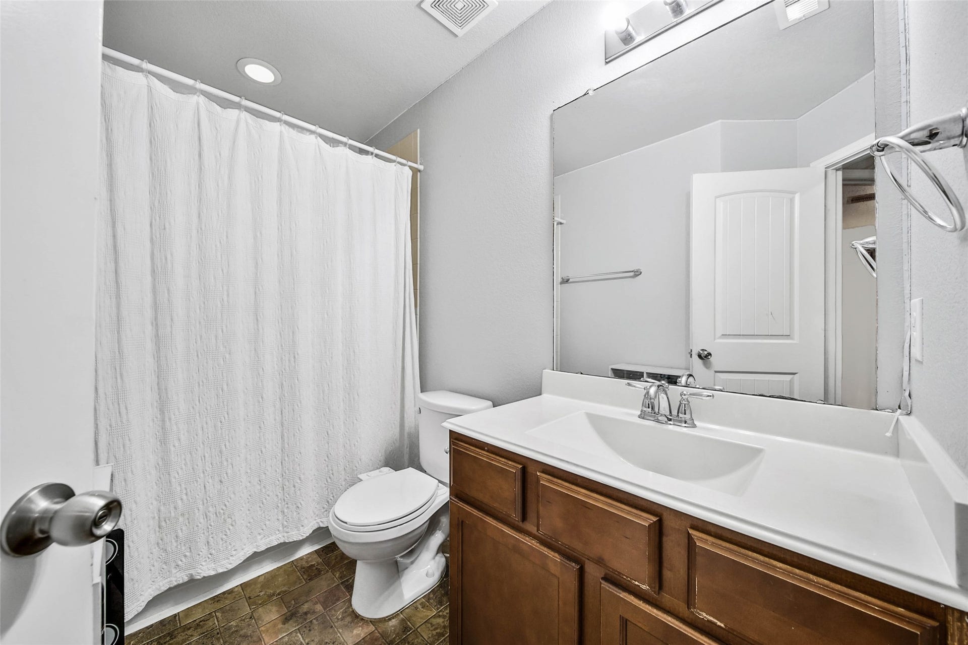9978 Sterling Place Drive, Conroe, TX 77303 Full Secondary Bathroom Downstairs!