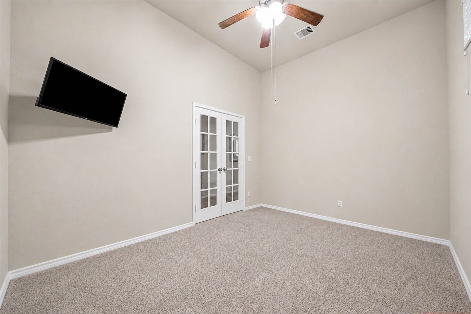 9978 Sterling Place Drive, Conroe, TX 77303 Photo Has Been Virtually Stage to Show an Empty Space!