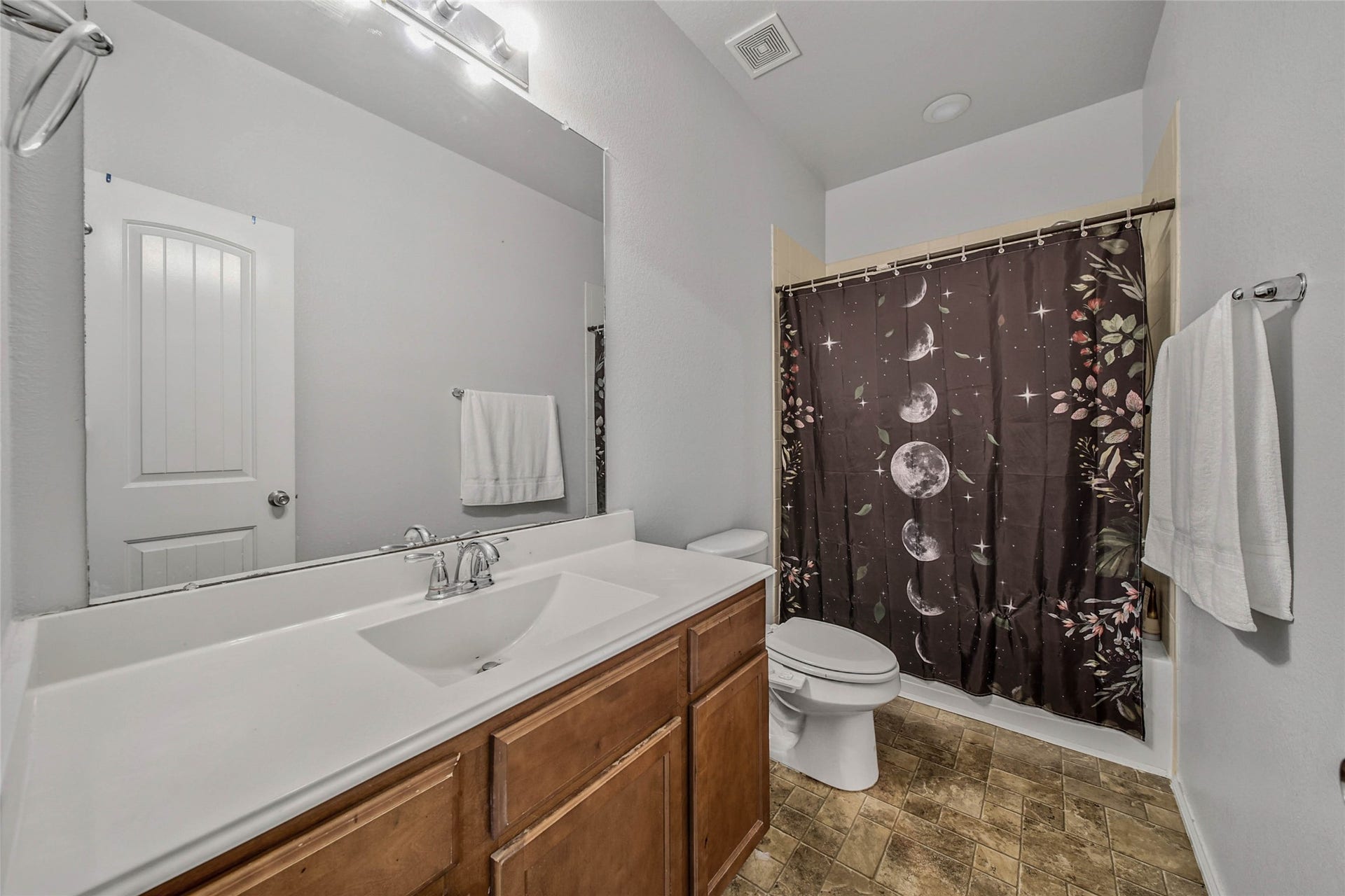 9978 Sterling Place Drive, Conroe, TX 77303 Full Bathroom Upstairs!