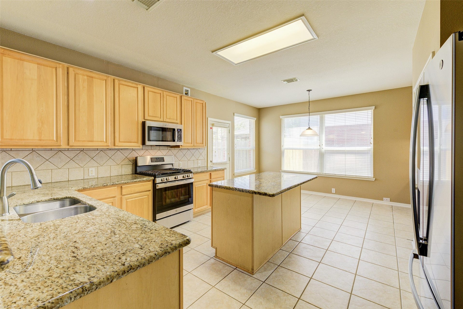 9003 Sundown Drive, Pearland, TX 77584