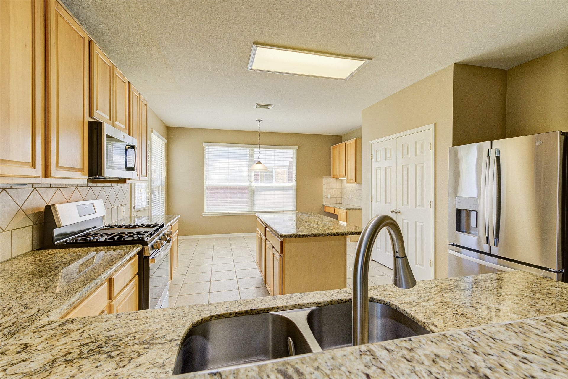 9003 Sundown Drive, Pearland, TX 77584