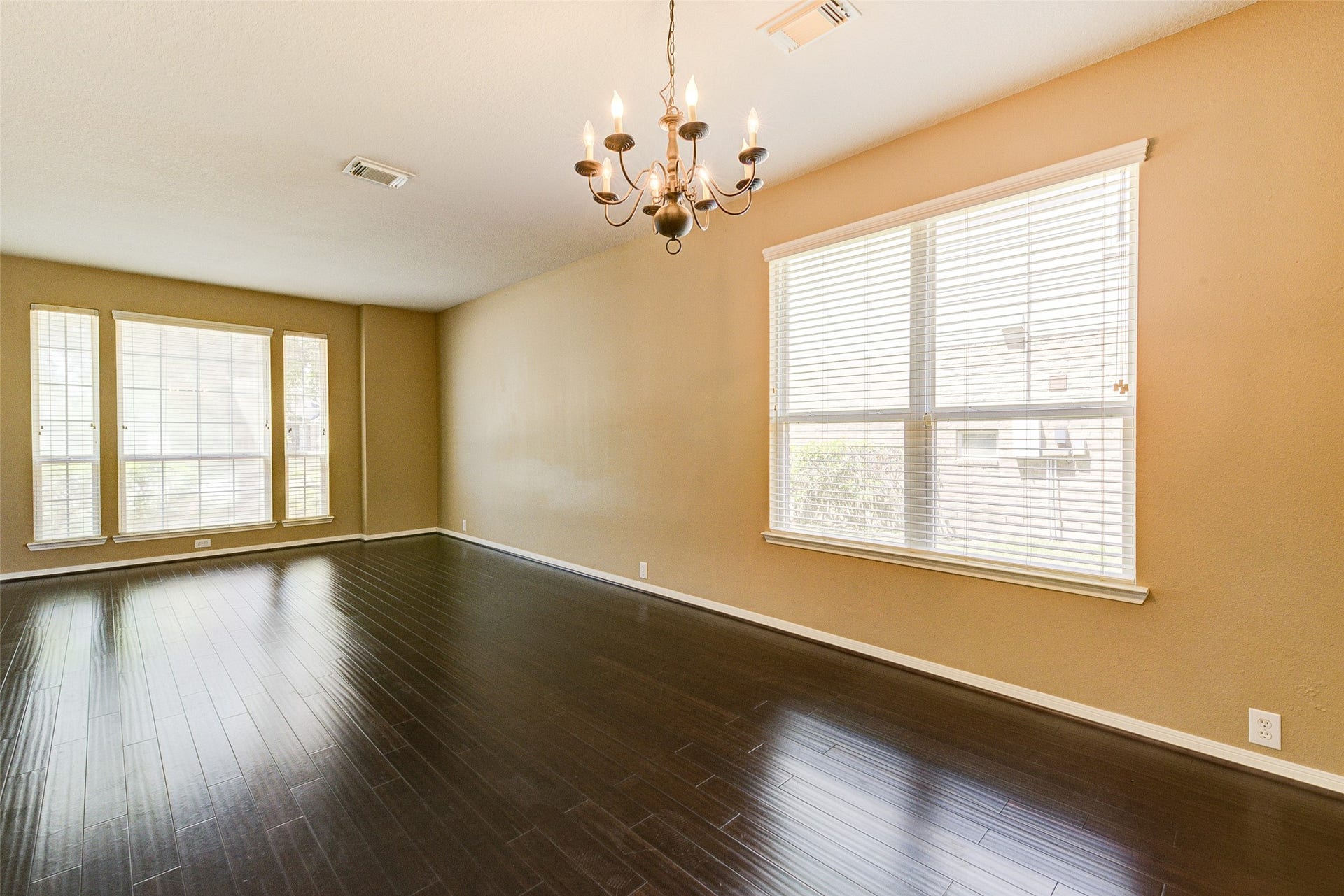 9003 Sundown Drive, Pearland, TX 77584