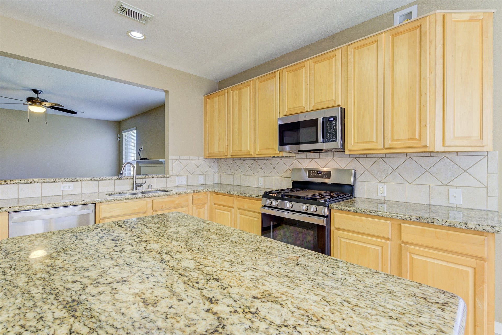 9003 Sundown Drive, Pearland, TX 77584