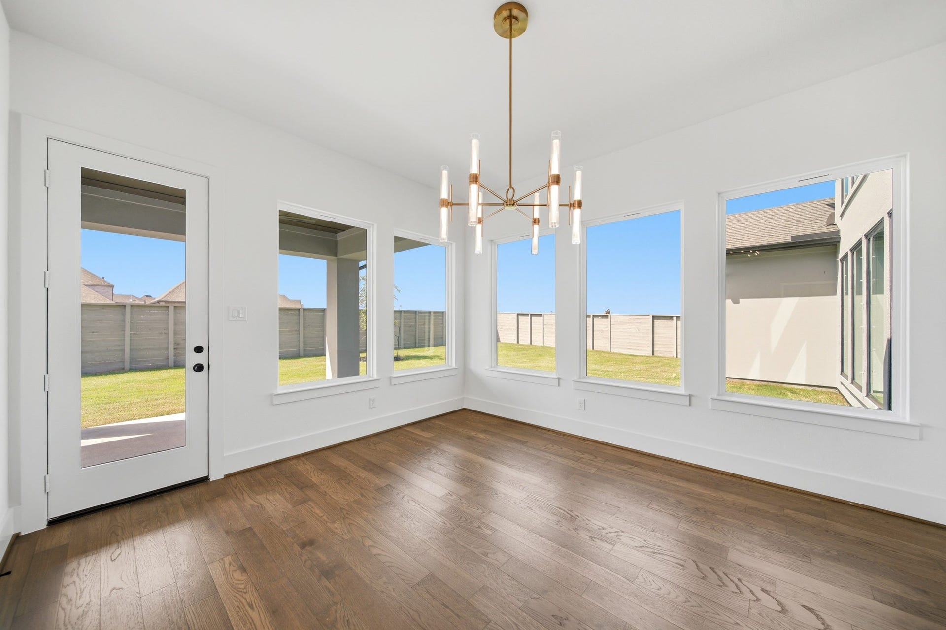 812 Stable Sands Way, League City, TX 77573 Representative Photo for Illustrative Purposes Only. Actual Home, Features & Finishes May Vary.