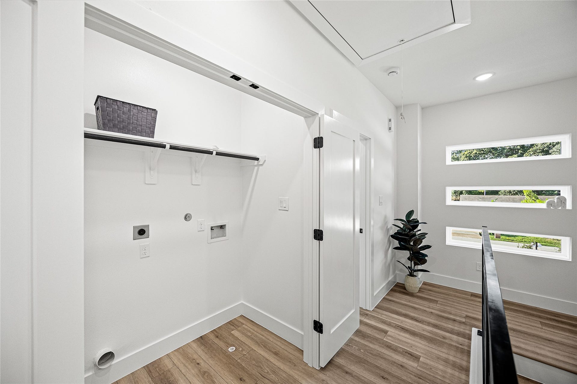 2477 Carmel Street, #A, Houston, TX 77091 Laundry Room conveniently located on the 2nd floor