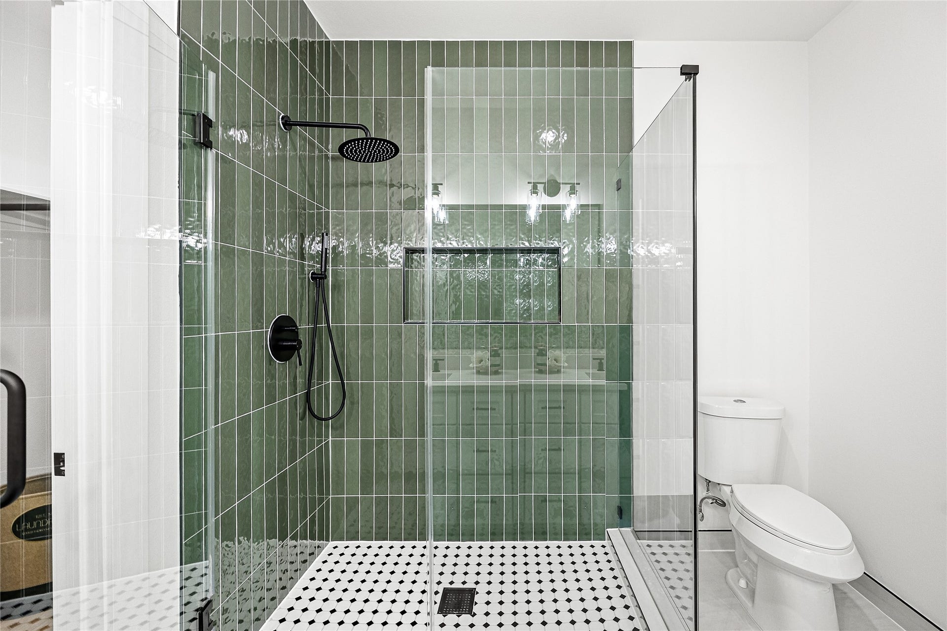 2477 Carmel Street, #A, Houston, TX 77091 Primary Bathroom