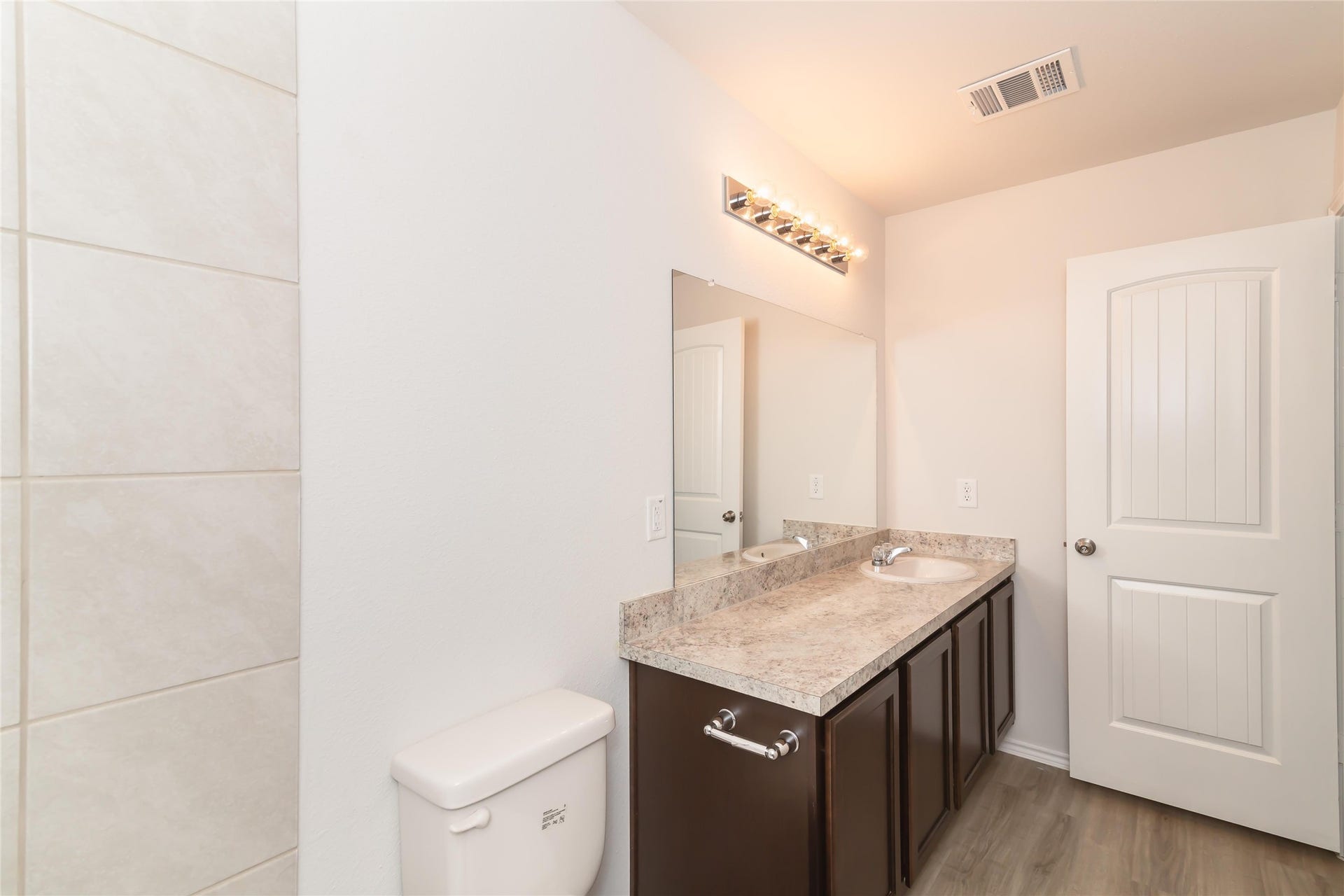 24446 Treviso Gardens Drive, Katy, TX 77493 Photos may be representative of the floor plan and not the exact home. Finishes, layout, and features of the actual property for lease may vary.