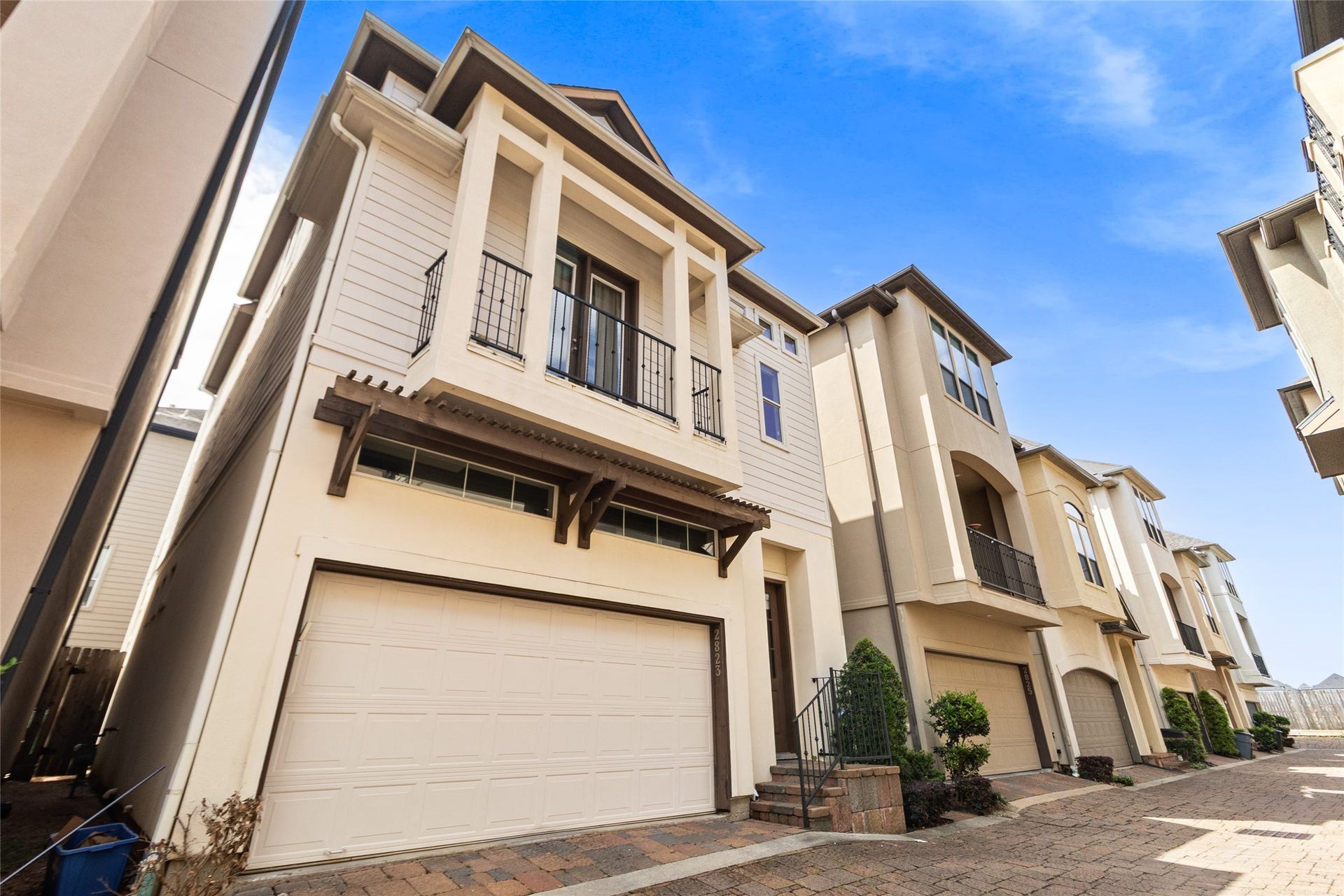 2823 Sherwin Street, Houston, TX 77007 You pull up to a home that stands out with its clean lines, balcony detail, and private garage, all set within a well-kept community. Its the kind of exterior that feels just as polished as everything inside.