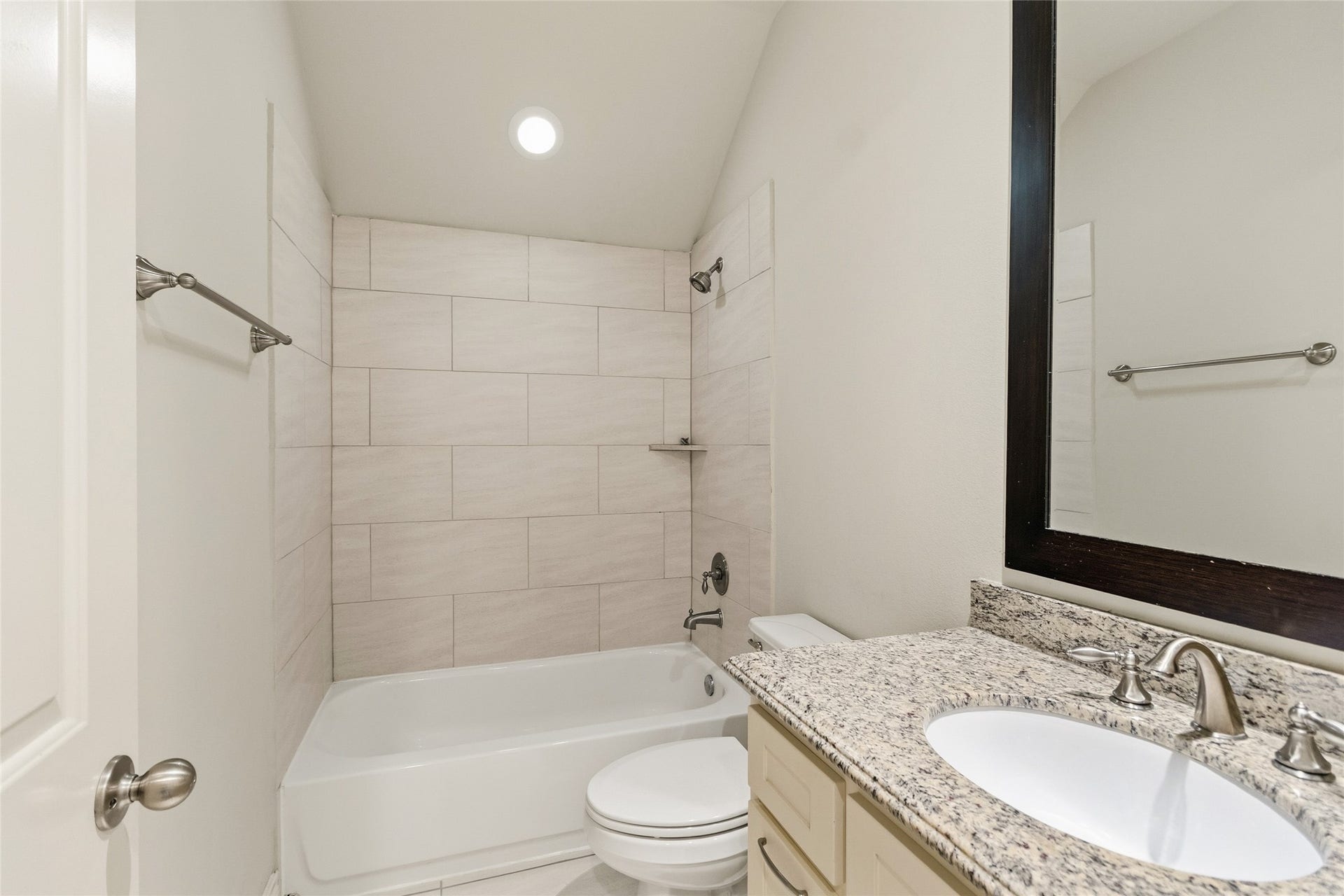 2823 Sherwin Street, Houston, TX 77007 Youve got a full bathroom thats clean, bright, and ready for daily routines, with a granite vanity and a tiled tub/shower combo that keeps everything simple. Its the kind of space that just works without any extra effort.