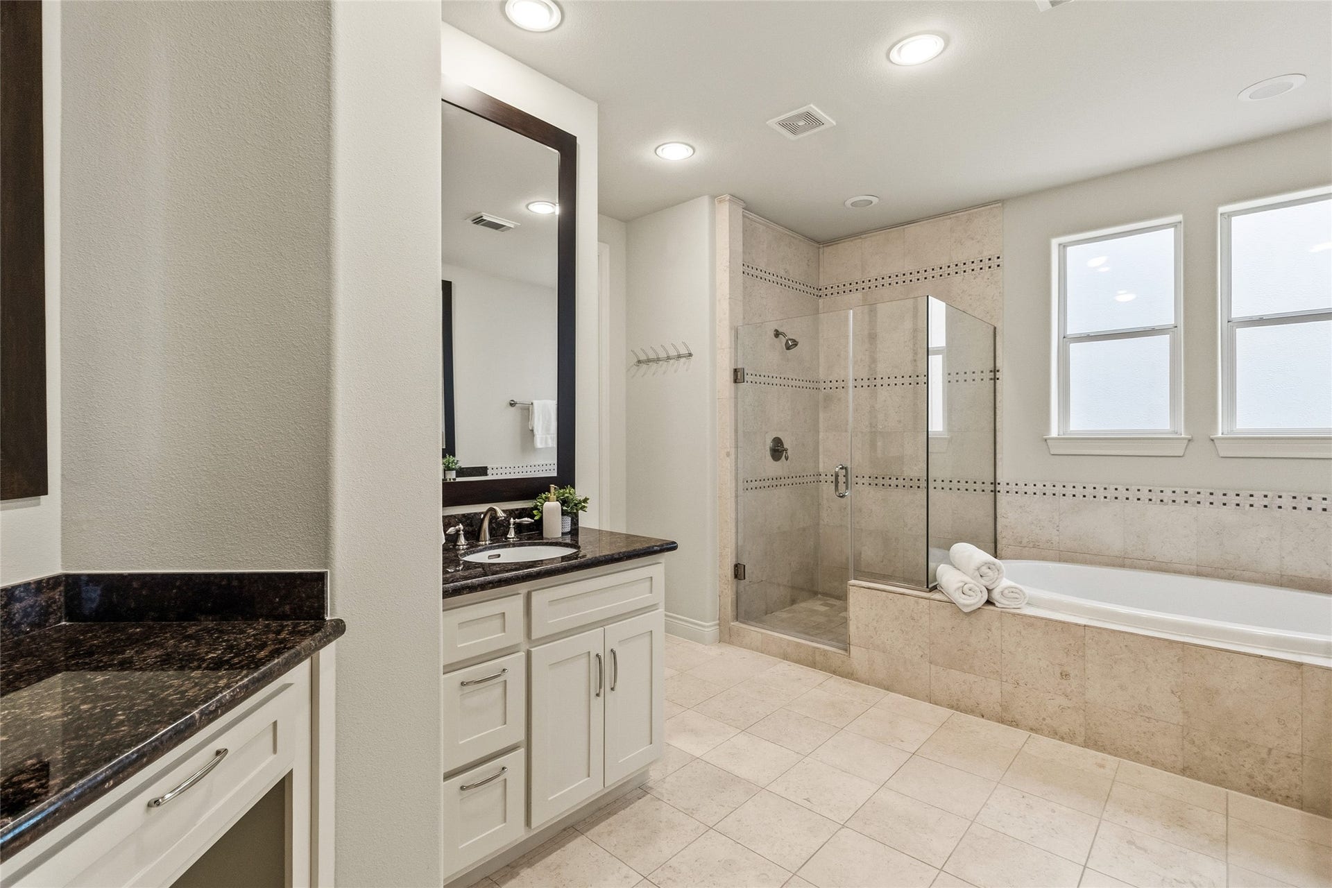 2823 Sherwin Street, Houston, TX 77007 You start your mornings here with plenty of counter space and a layout that keeps everything organized and within reach. The walk-in shower and soaking tub give you options depending on how your day starts or ends.