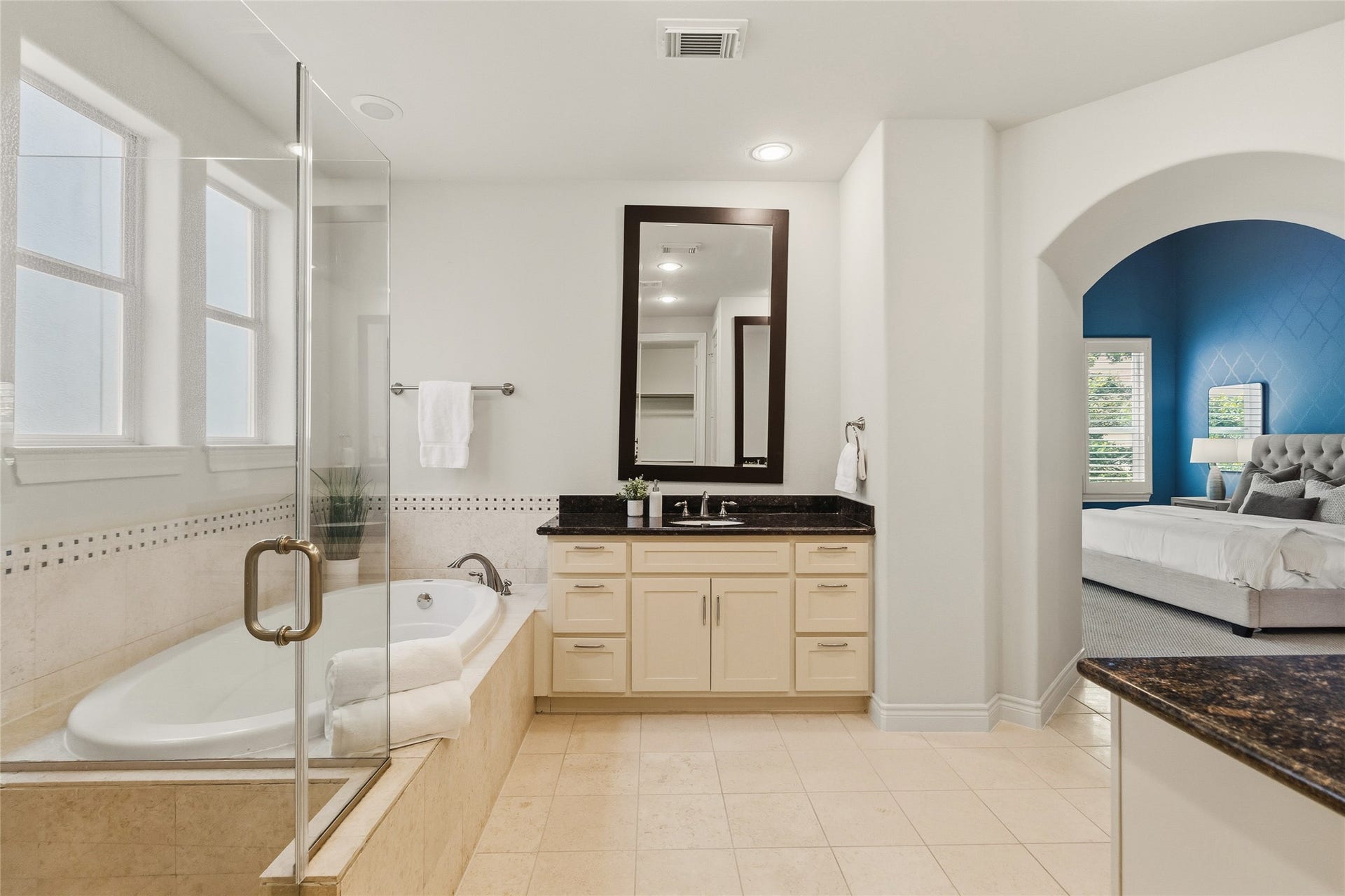 2823 Sherwin Street, Houston, TX 77007 You move through a bathroom that feels open and polished, with a long vanity giving you all the space you need to get ready without rushing. The soaking tub sits right beside it, making it easy to slow down whenever you want.