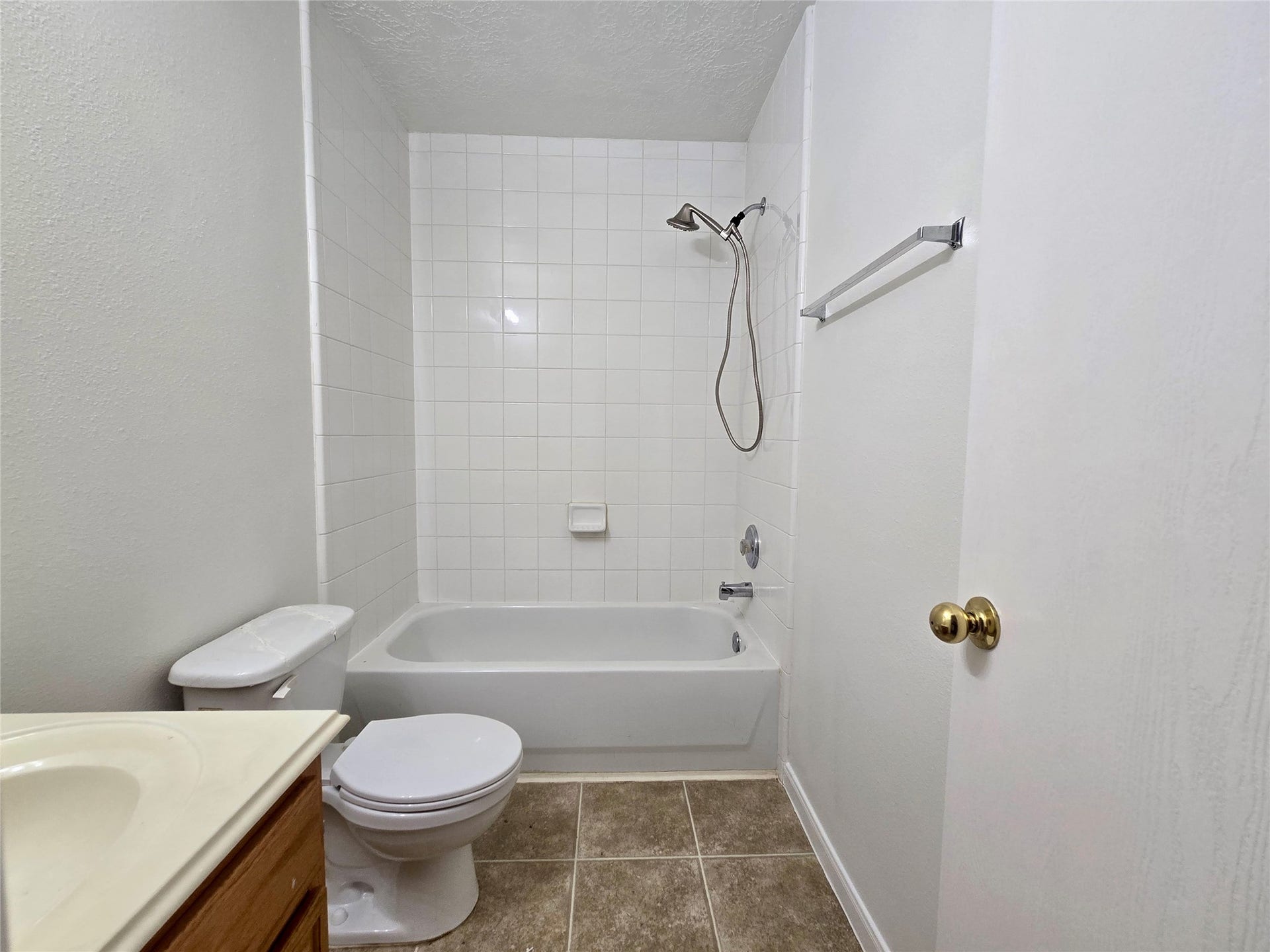 32223 Decker Oaks Drive, Pinehurst, TX 77362 2nd bath offers a tub/shower combo.