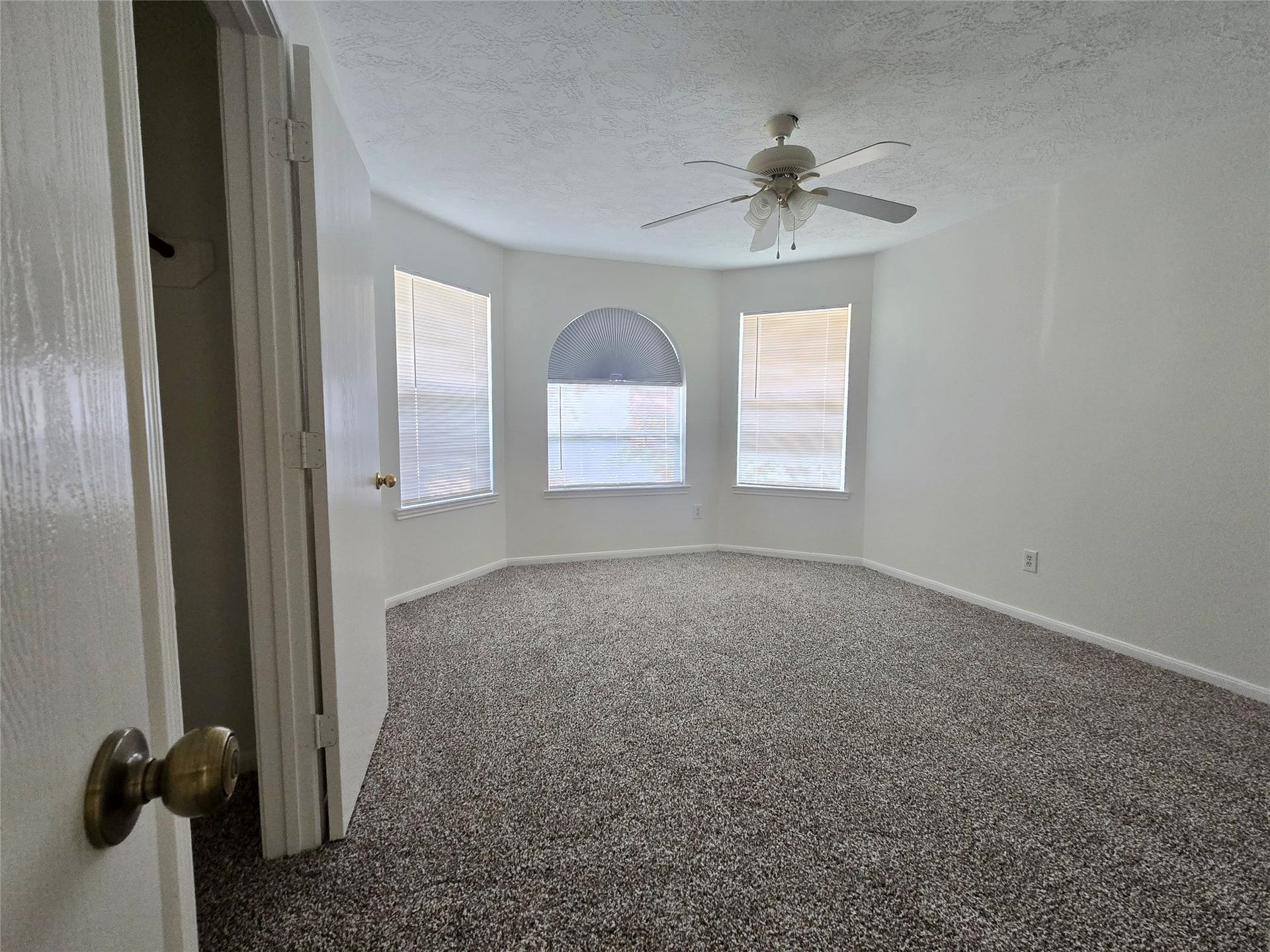 32223 Decker Oaks Drive, Pinehurst, TX 77362 Bedroom #2 is special with the bay windows.