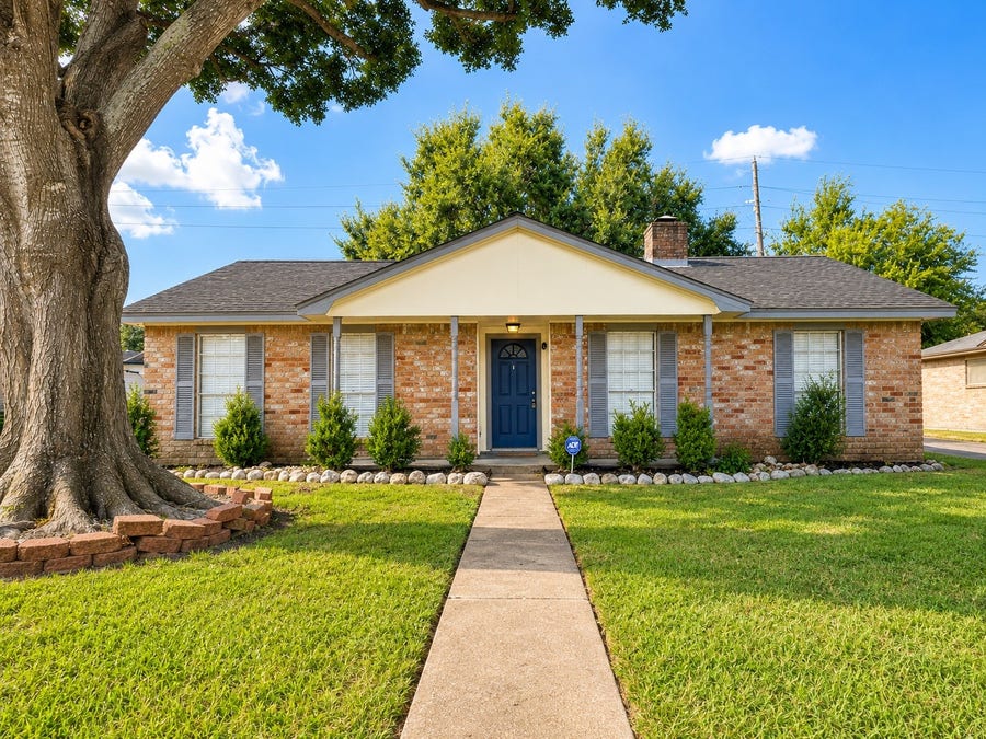 Property photo for 11427 Brook Meadows Lane, Meadows Place, TX