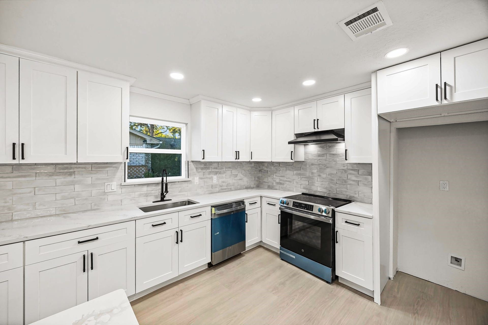 15747 Boulder Oaks Drive, Houston, TX 77084 15747 Boulder Oaks Drive, Houston, TX 77084