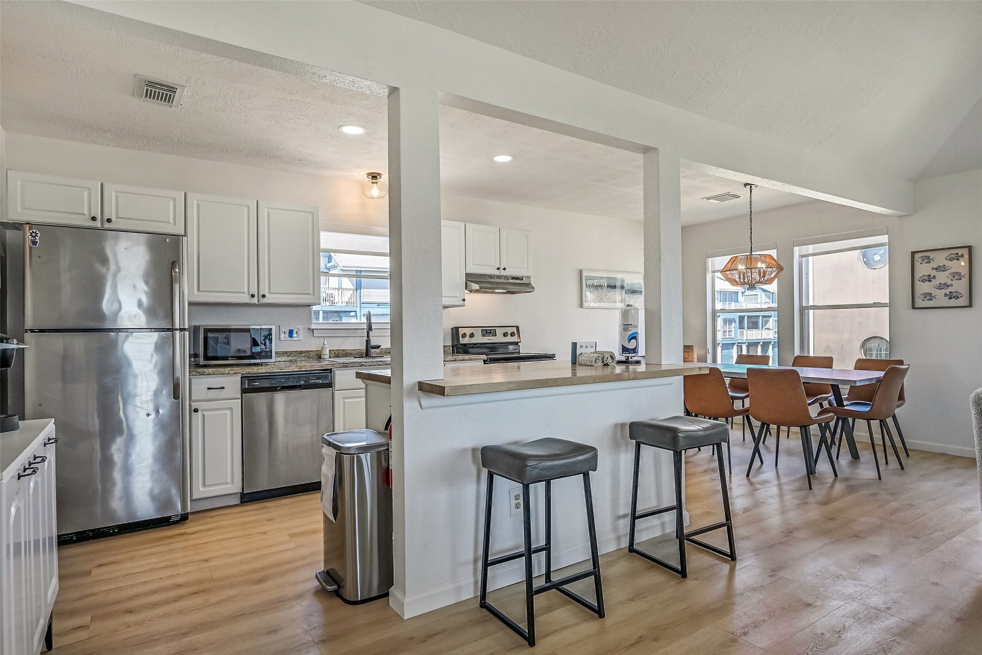 17620 Glei, Galveston, TX 77554 Designed with entertaining in mind, the kitchen features a spacious island with breakfast bar seating, beautiful granite and butcher block countertops, and ample cabinetry.