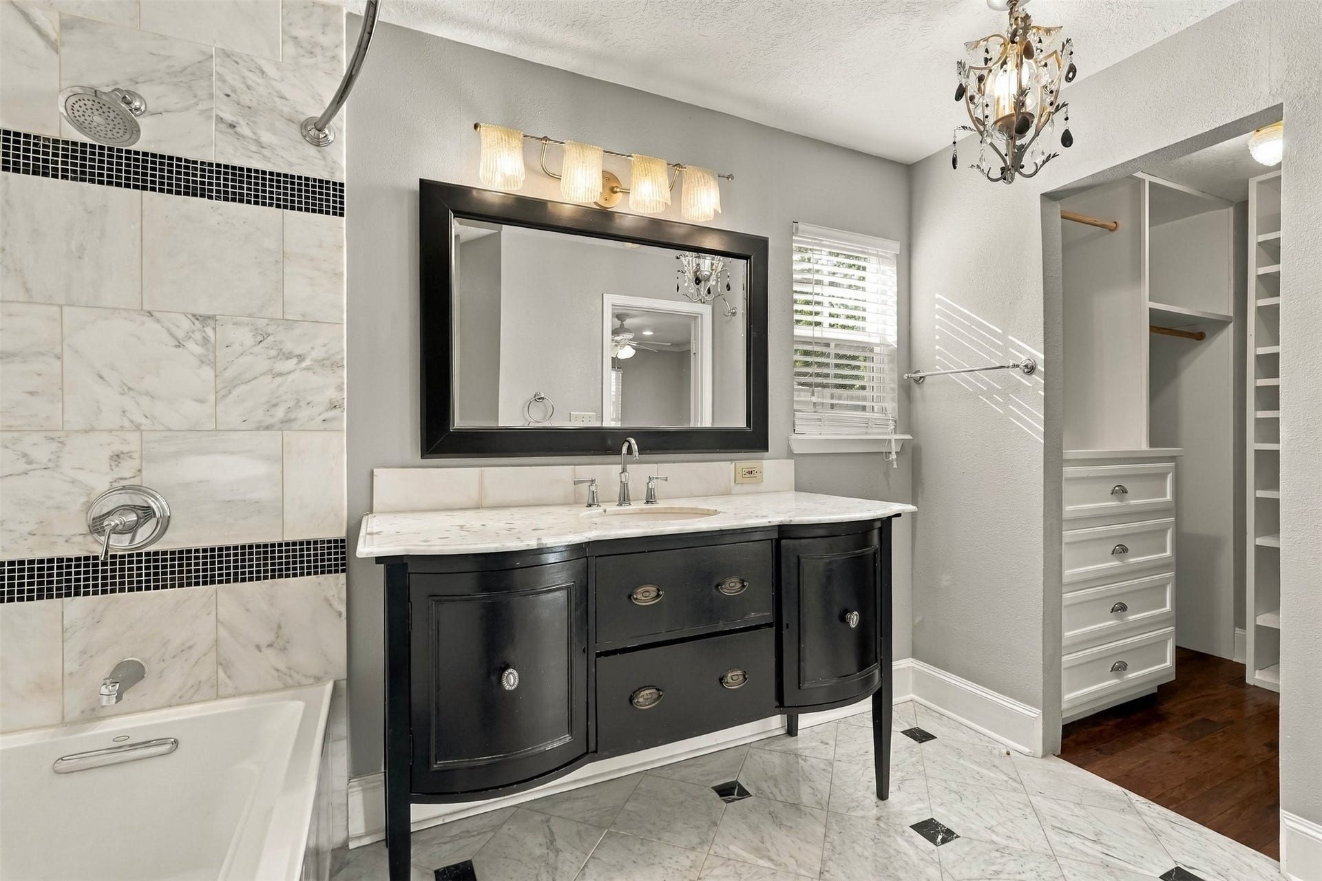 1006 Robbie Street, Houston, TX 77009