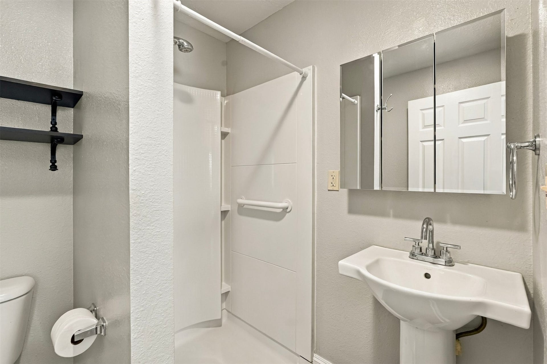 1006 Robbie Street, Houston, TX 77009