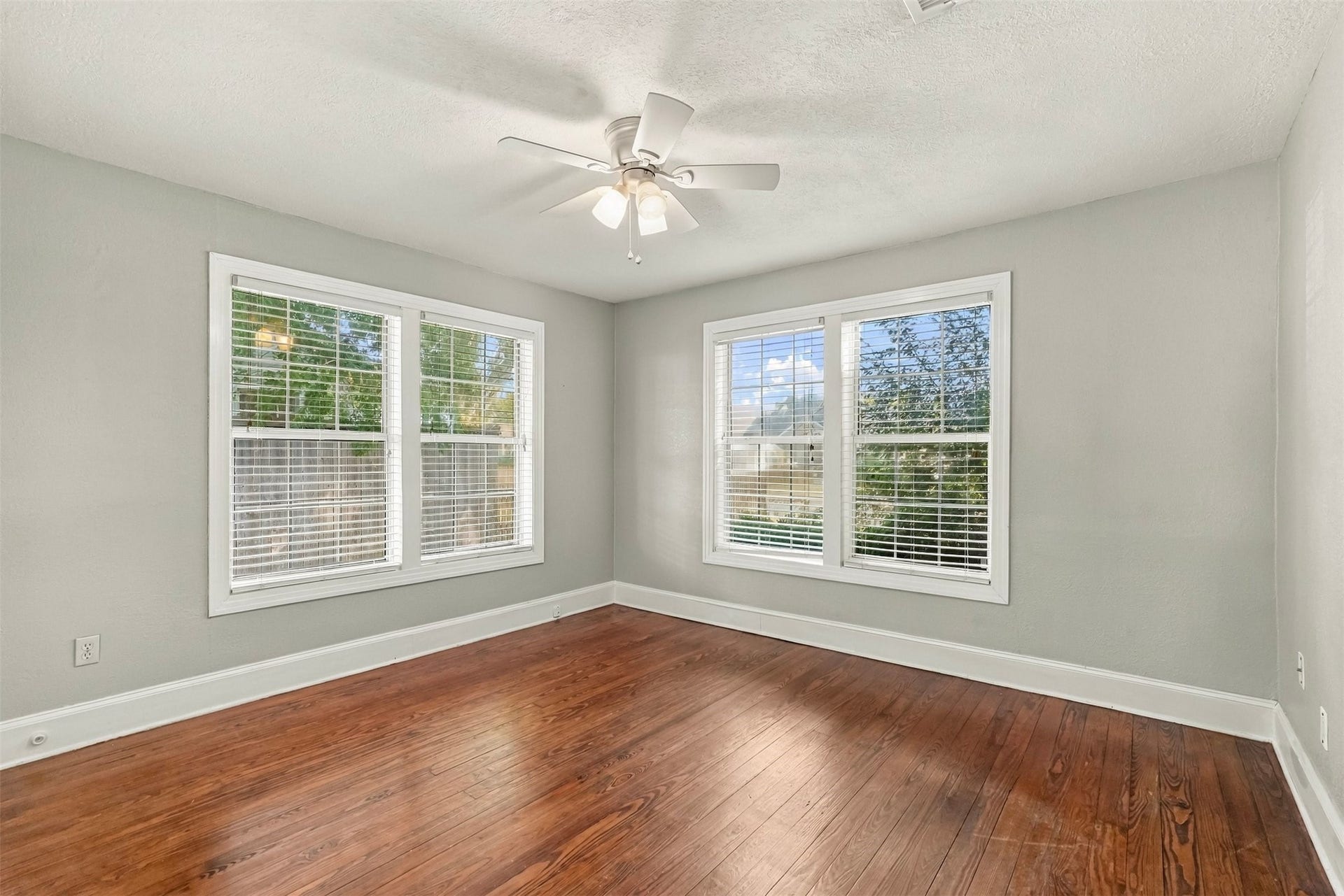 1006 Robbie Street, Houston, TX 77009