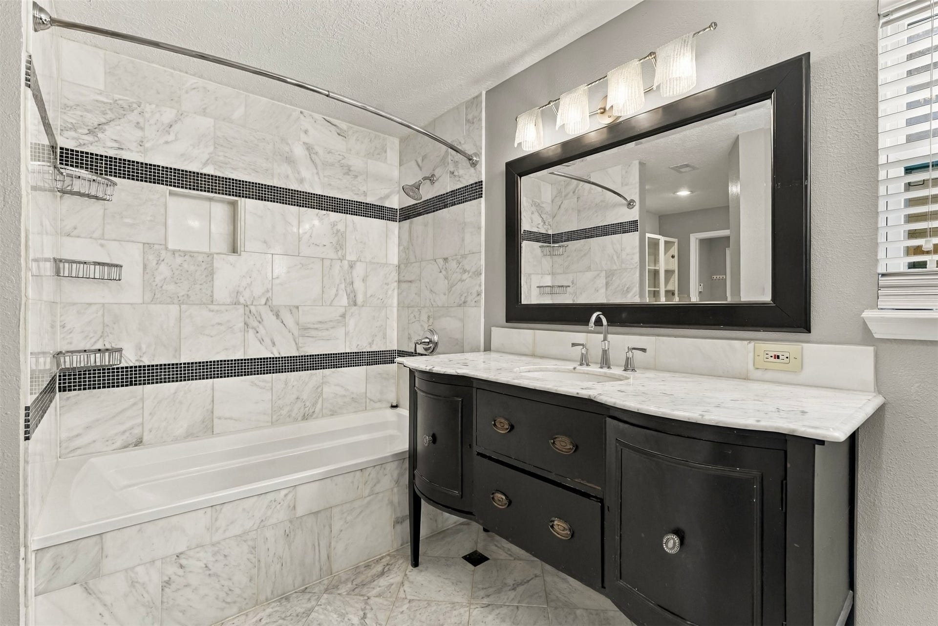 1006 Robbie Street, Houston, TX 77009