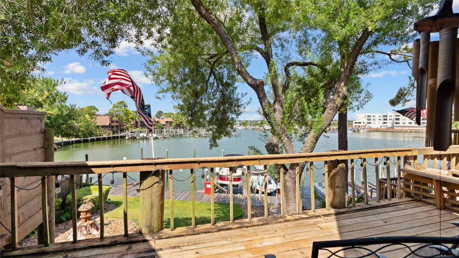 Property photo for 655 Davis Road, League City, TX