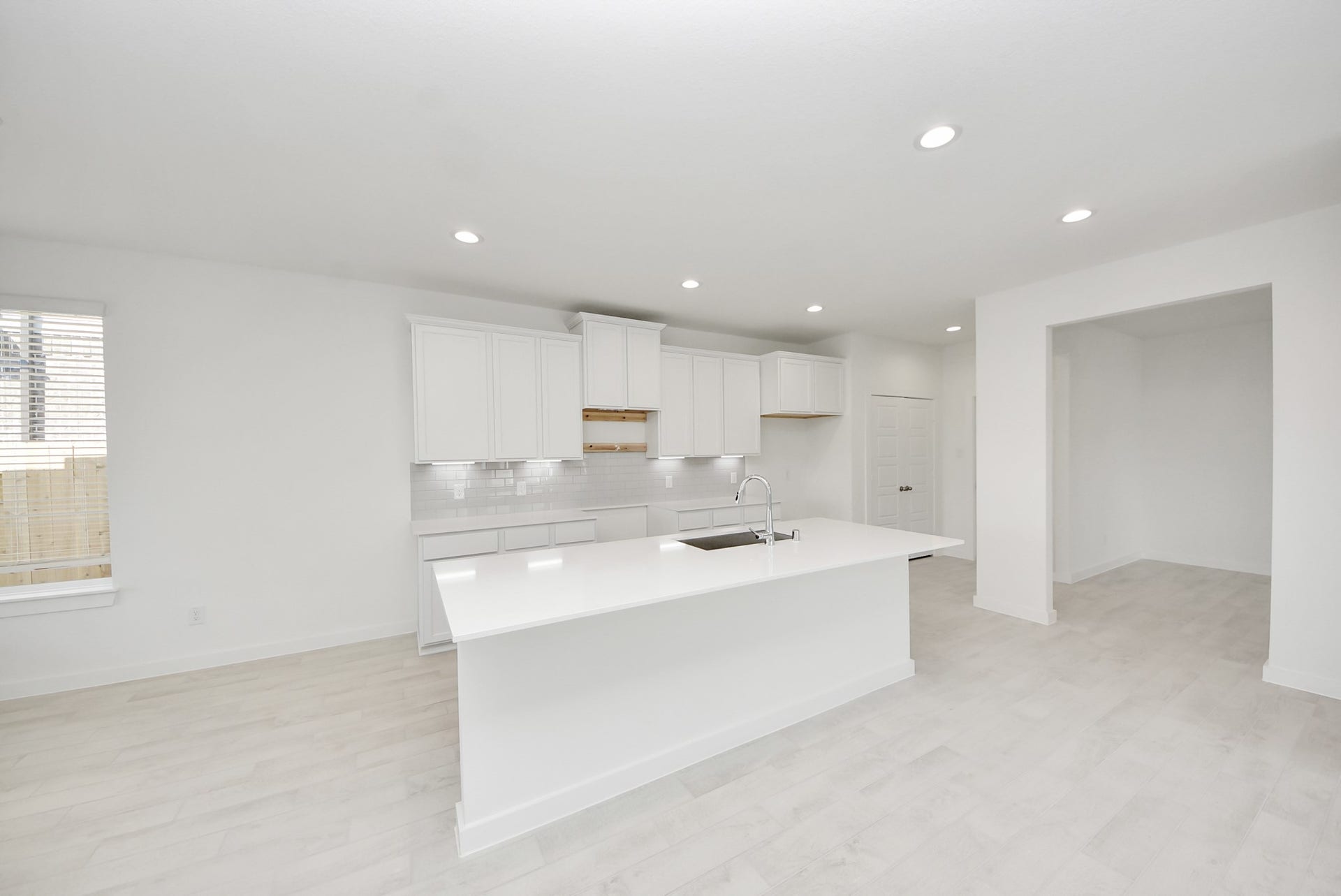 The kitchen is a culinary haven, featuring granite countertops, a tile backsplash, stainless steel appliances, 42 upper cabinets, and undercabinet lighting.