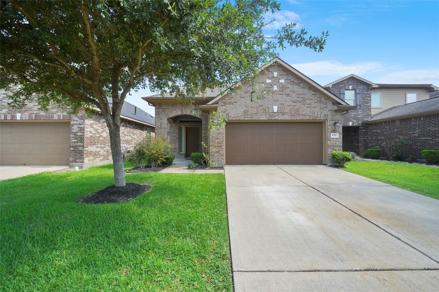 Property photo for 9303 Fuqua Breeze Drive, Houston, TX