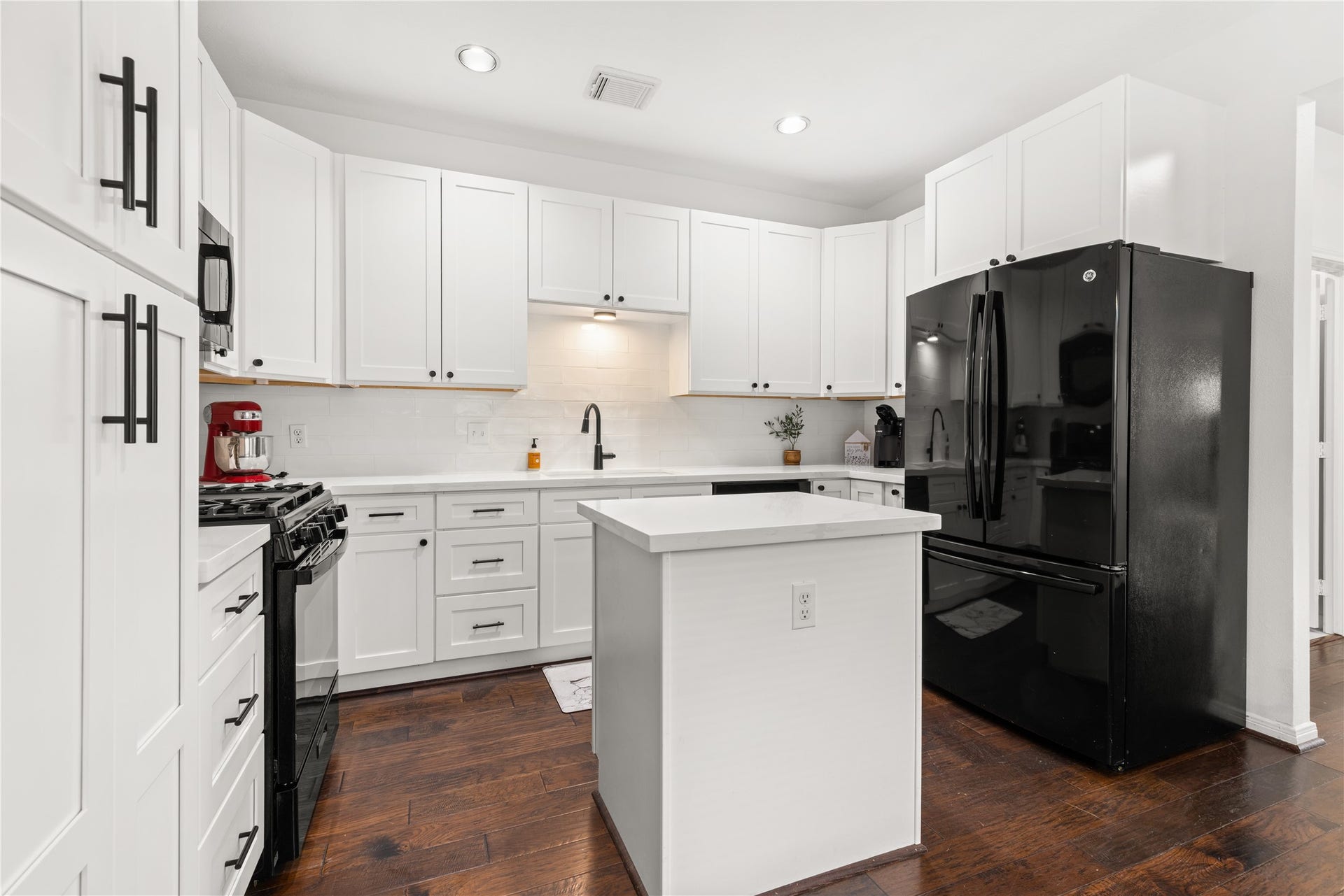 2049 Glencove Drive, Seabrook, TX 77586 2049 Glencove Drive, Seabrook, TX 77586